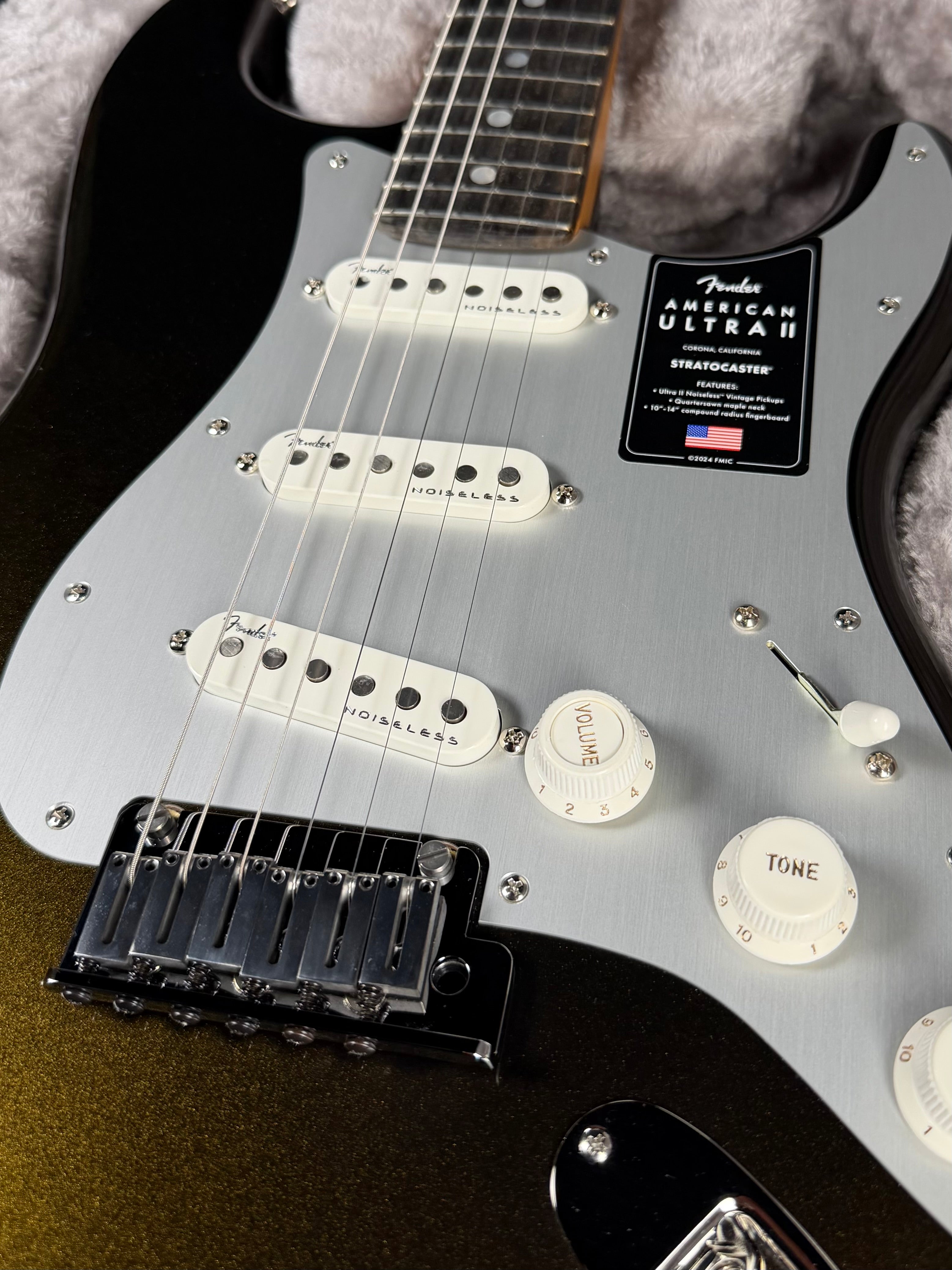 Fender American Ultra II Stratocaster, Ebony - Texas Tea (2026)