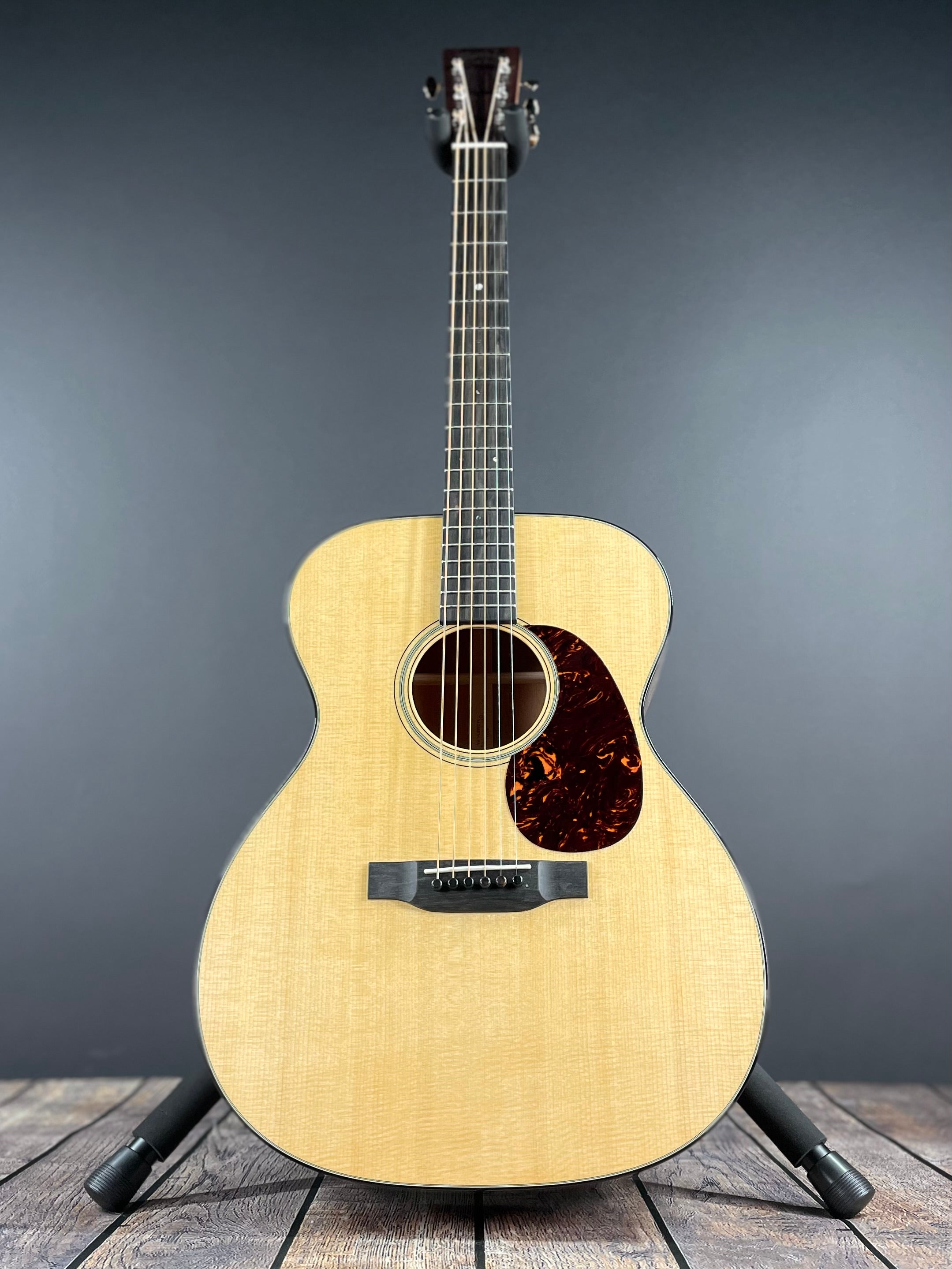 Martin 000-18 Standard w/Hardshell Case - Natural - Metronome Music Inc.