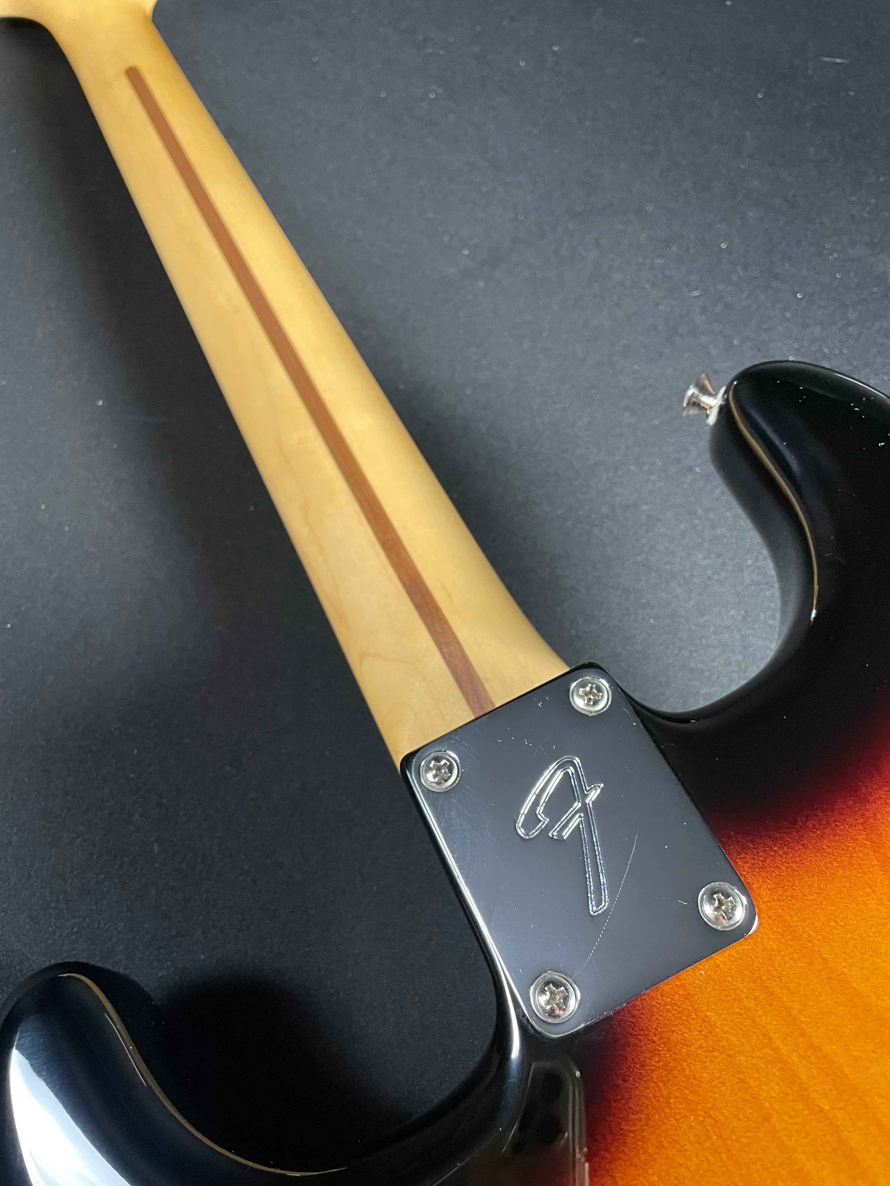 Fender Player Stratocaster - Anniversary 2-Color Sunburst (2024) - Metronome Music Inc.