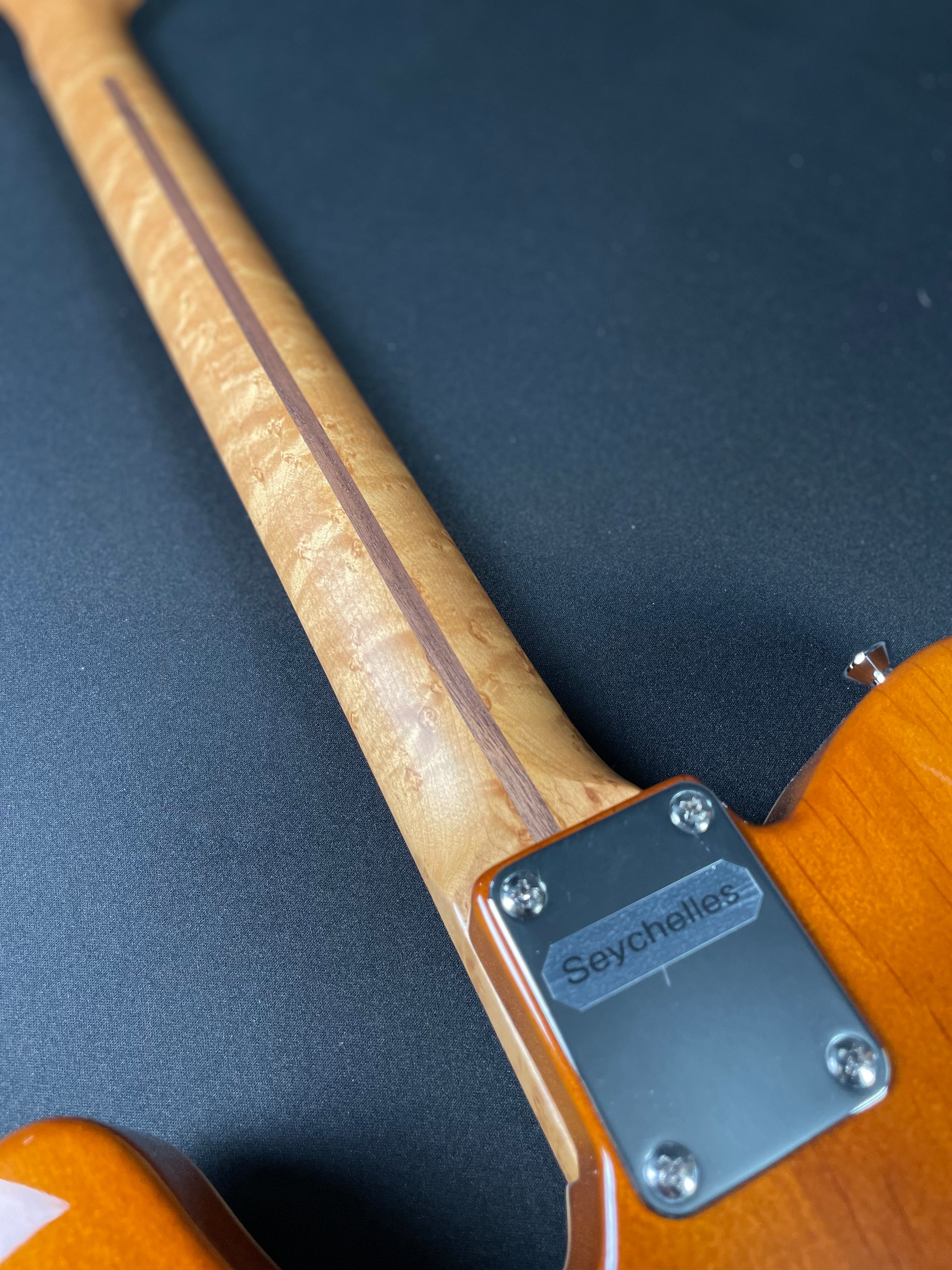 LsL Instruments T-Bone Deluxe Quilt Top, Birdseye Maple - Laguna Blue Gradient - Metronome Music Inc.