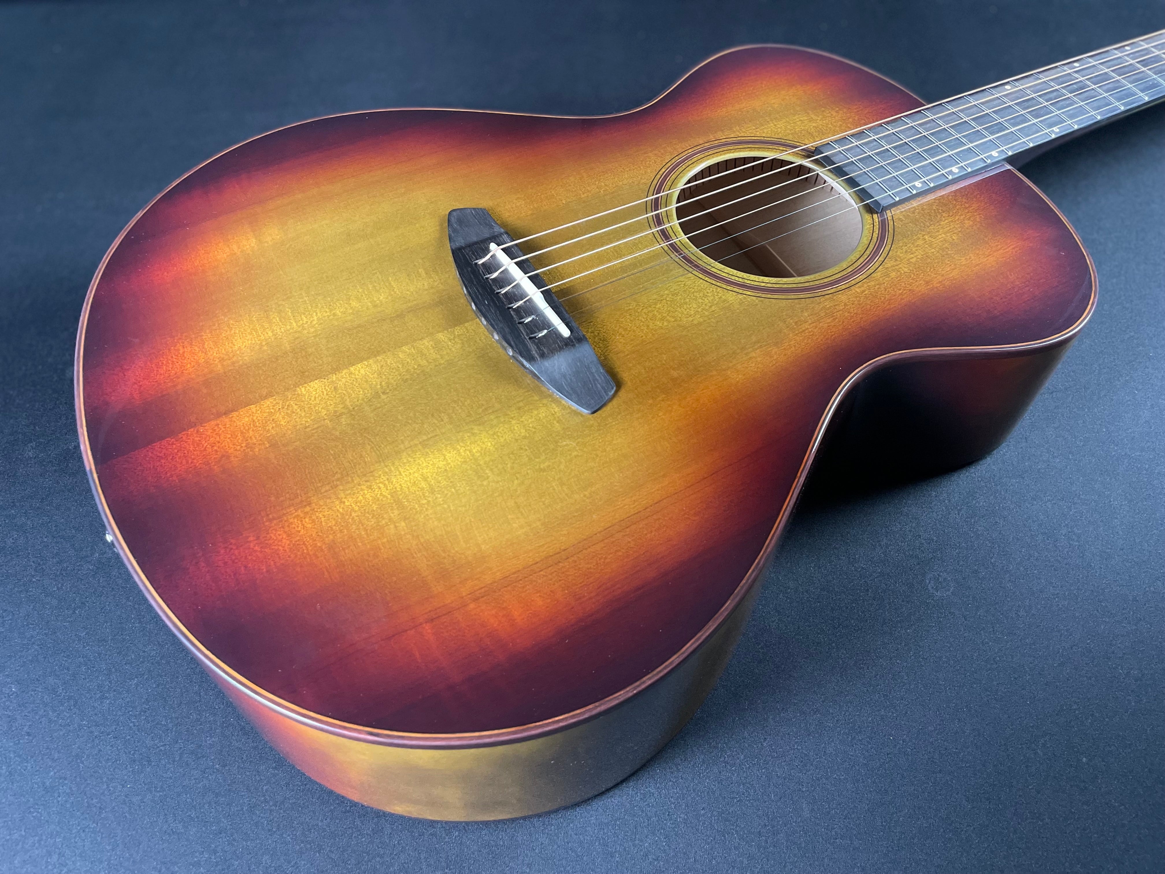 Breedlove Oregon Concert Earthsong LTD K&K Pickup - Metronome Music Inc.