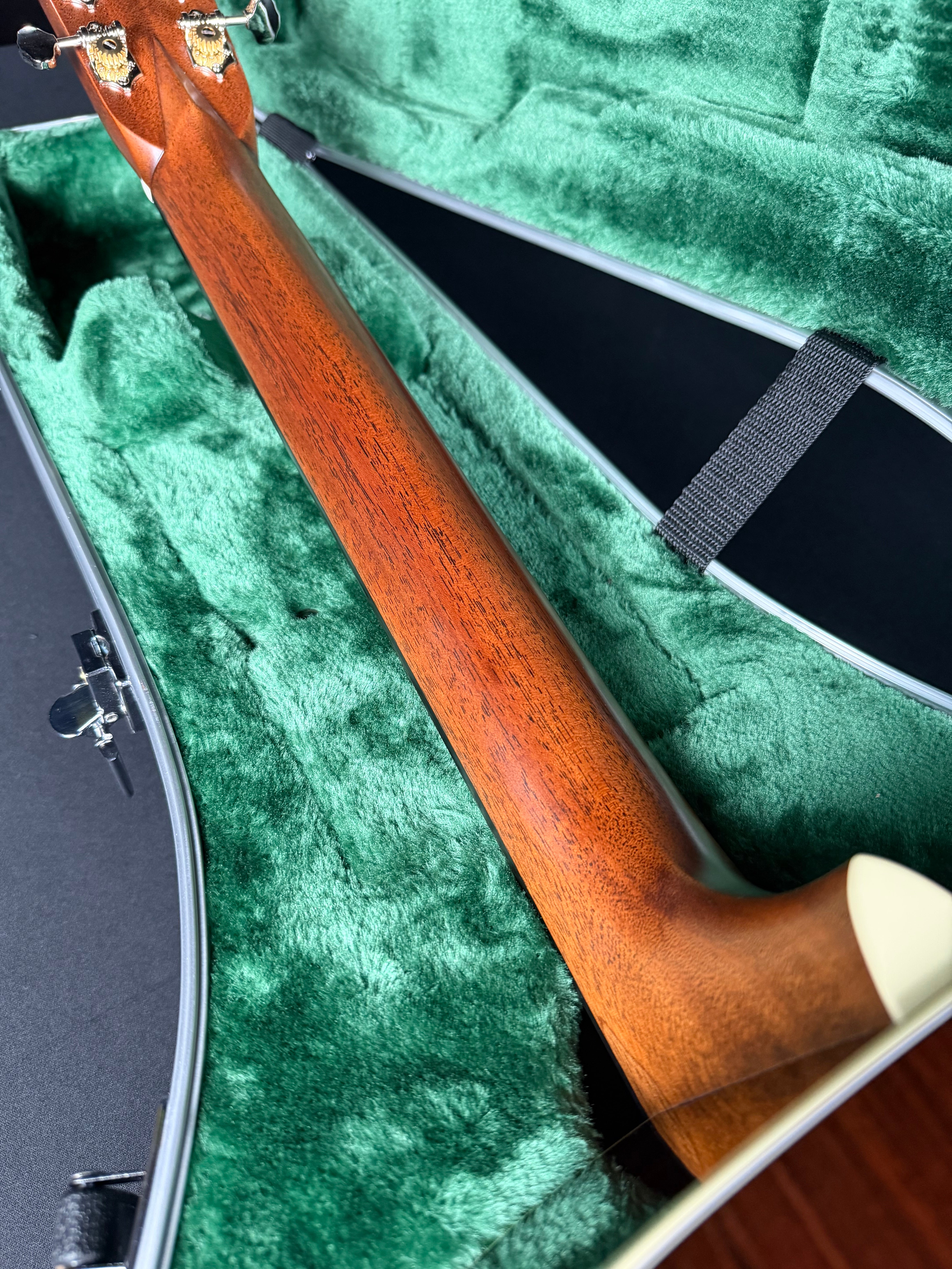 Martin D-28 Standard w/Hardshell Case - Gloss Natural - Metronome Music Inc.