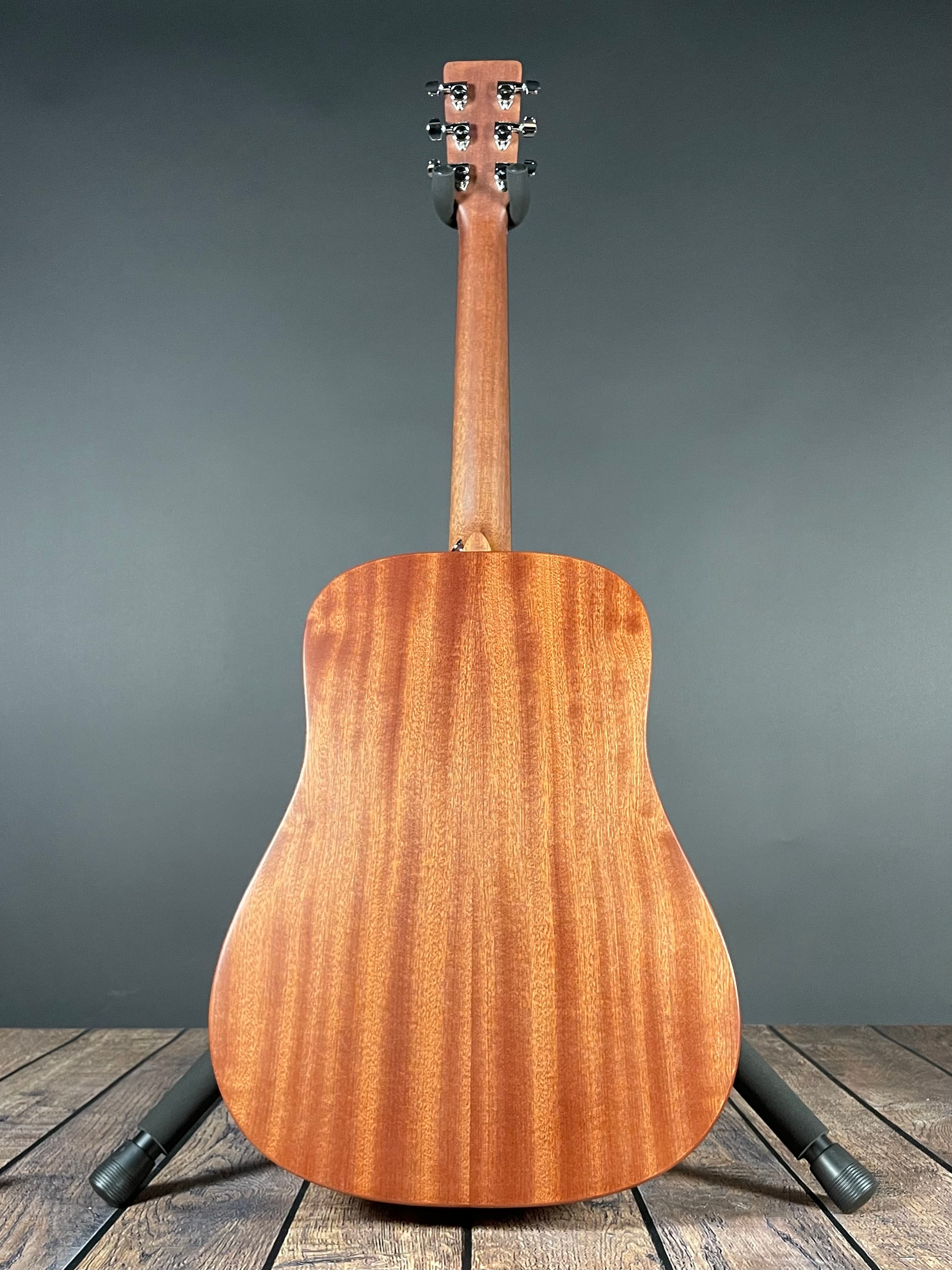 Martin DJr-10 Dreadnought Junior w/Bag - Natural - Metronome Music Inc.