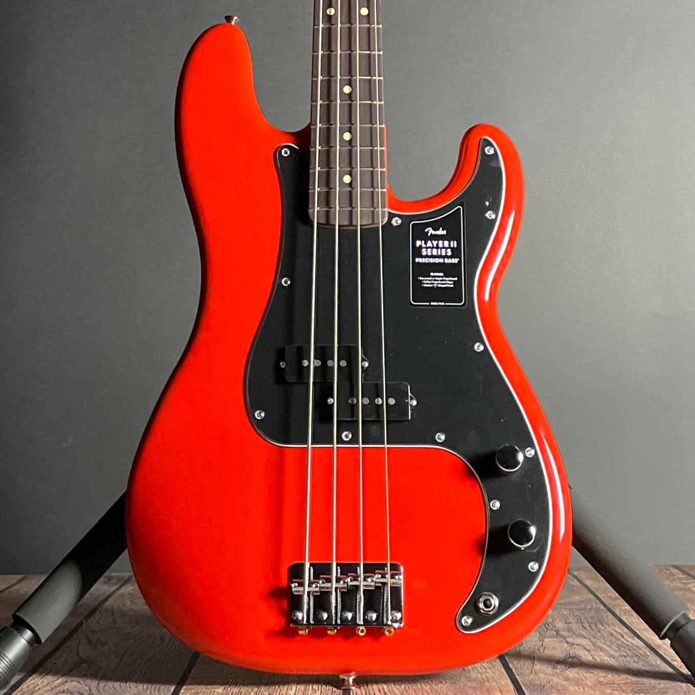 Fender Player II Precision Bass, Rosewood- Coral Red (9lbs 1oz) - Metronome Music Inc.