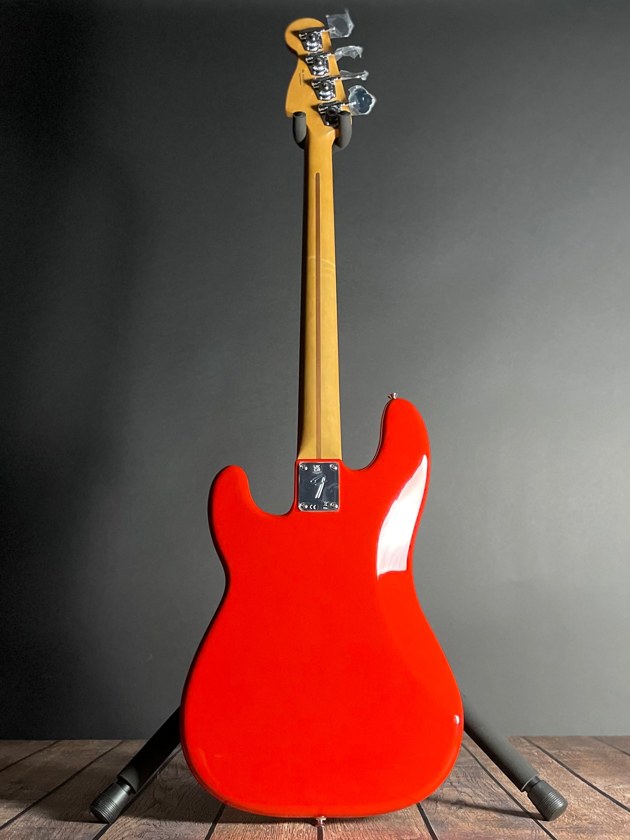 Fender Player II Precision Bass, Rosewood- Coral Red (9lbs 1oz) - Metronome Music Inc.