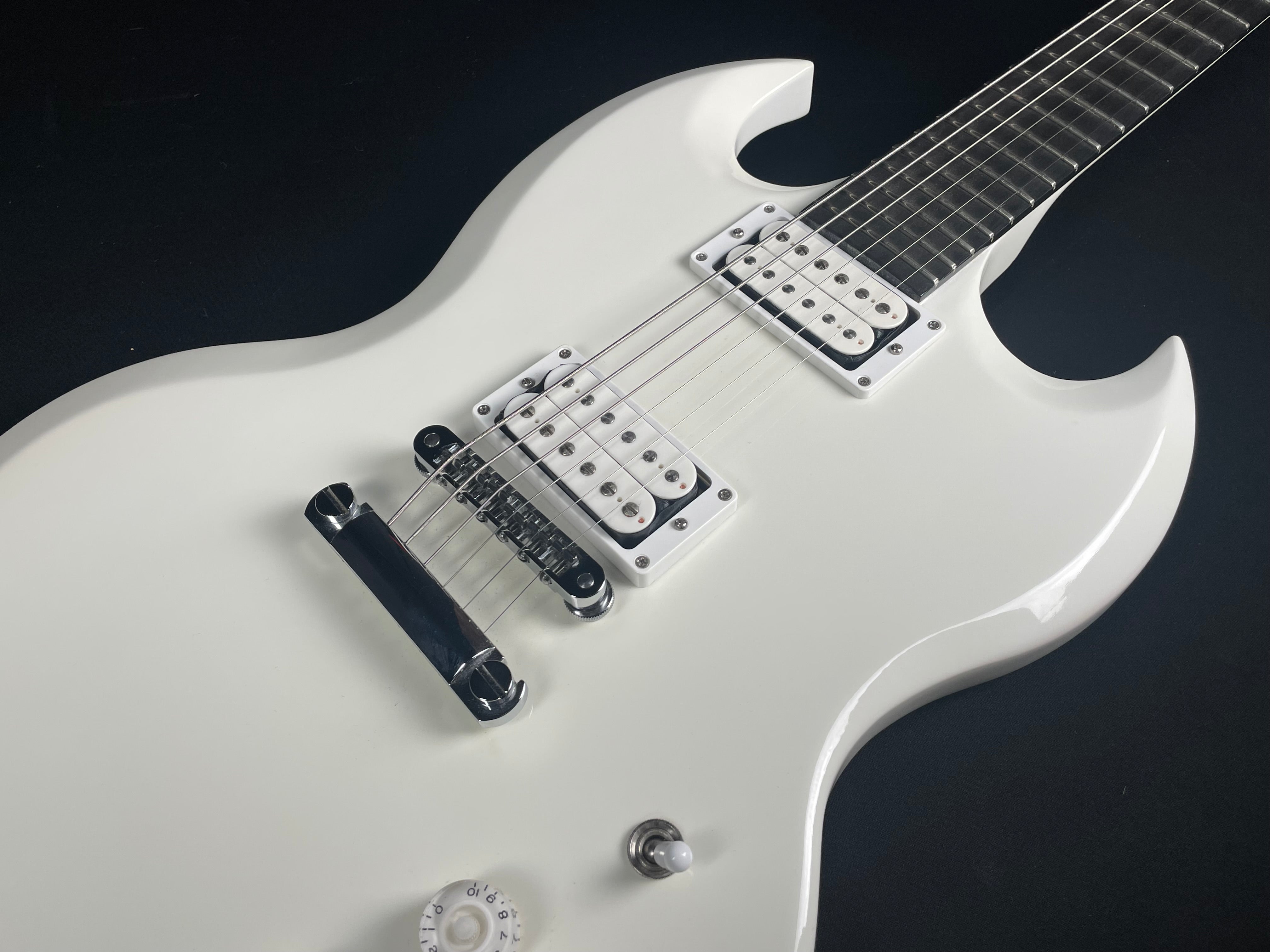 Gibson SG Baritone Limited Edition w/OHSC - Alpine White (2013) - Metronome Music Inc.