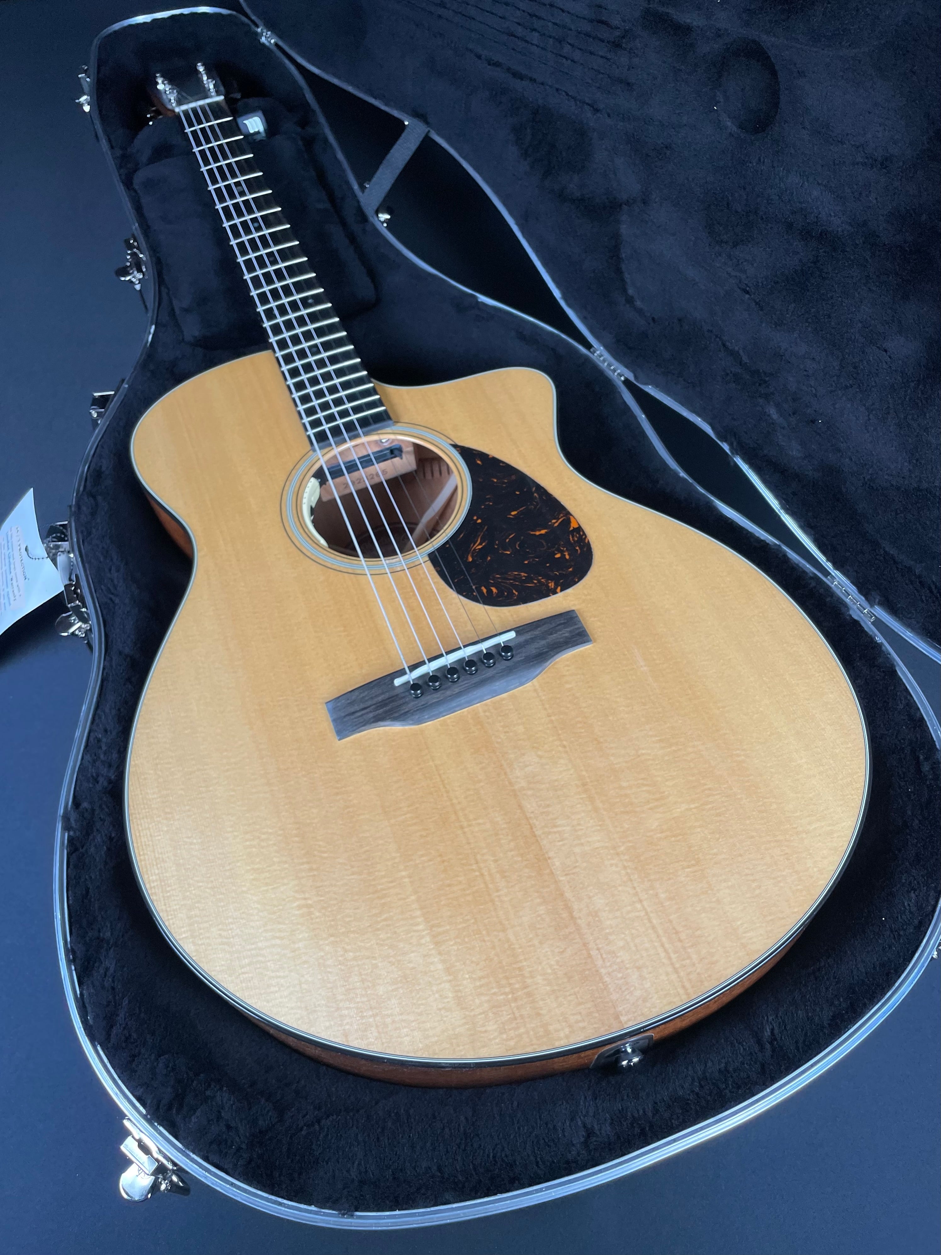 Martin SC-18E Standard w/Hardshell Case - Natural - Metronome Music Inc.