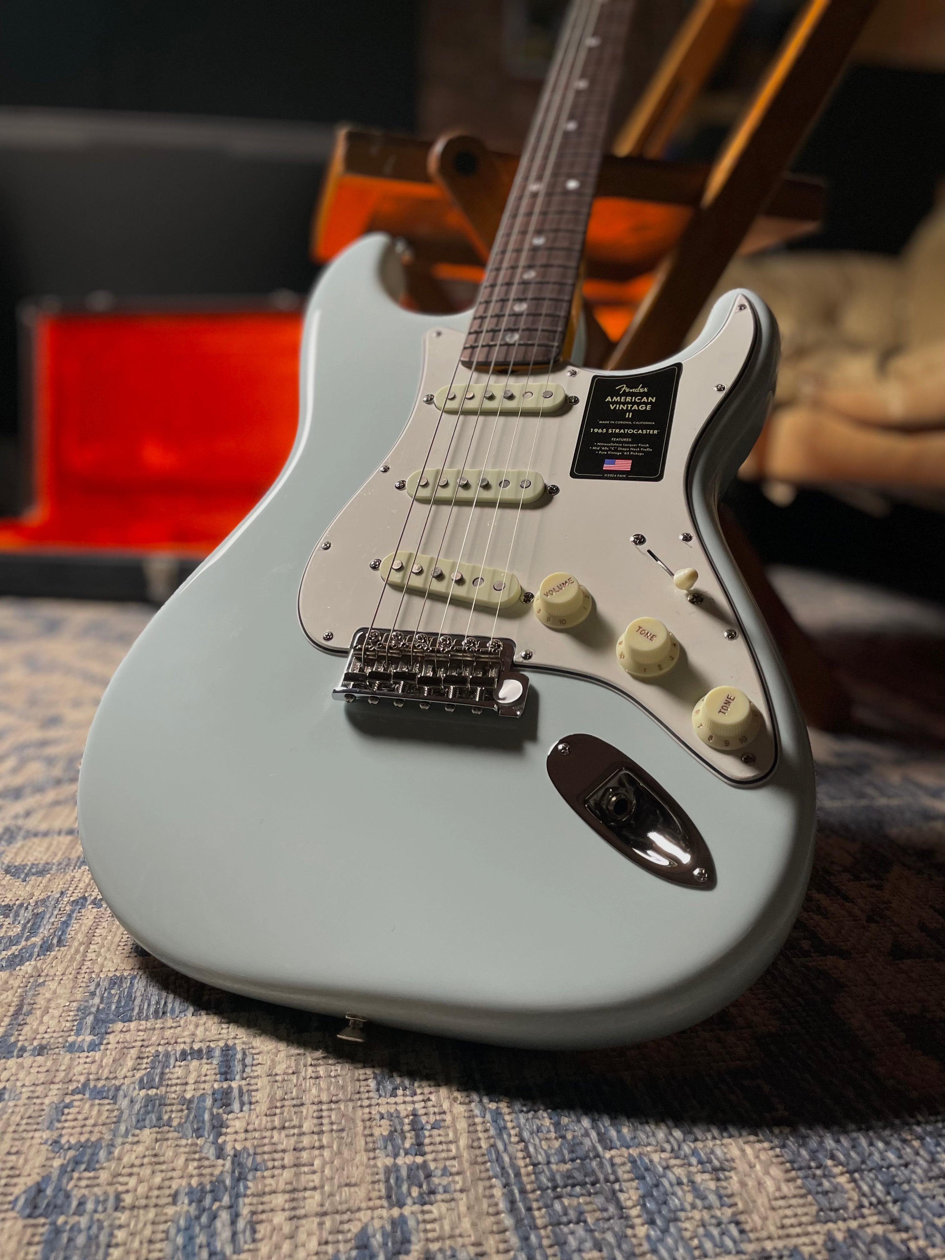 Fender American Vintage II 1965 Stratocaster, Rosewood - Sonic Blue - Metronome Music Inc.