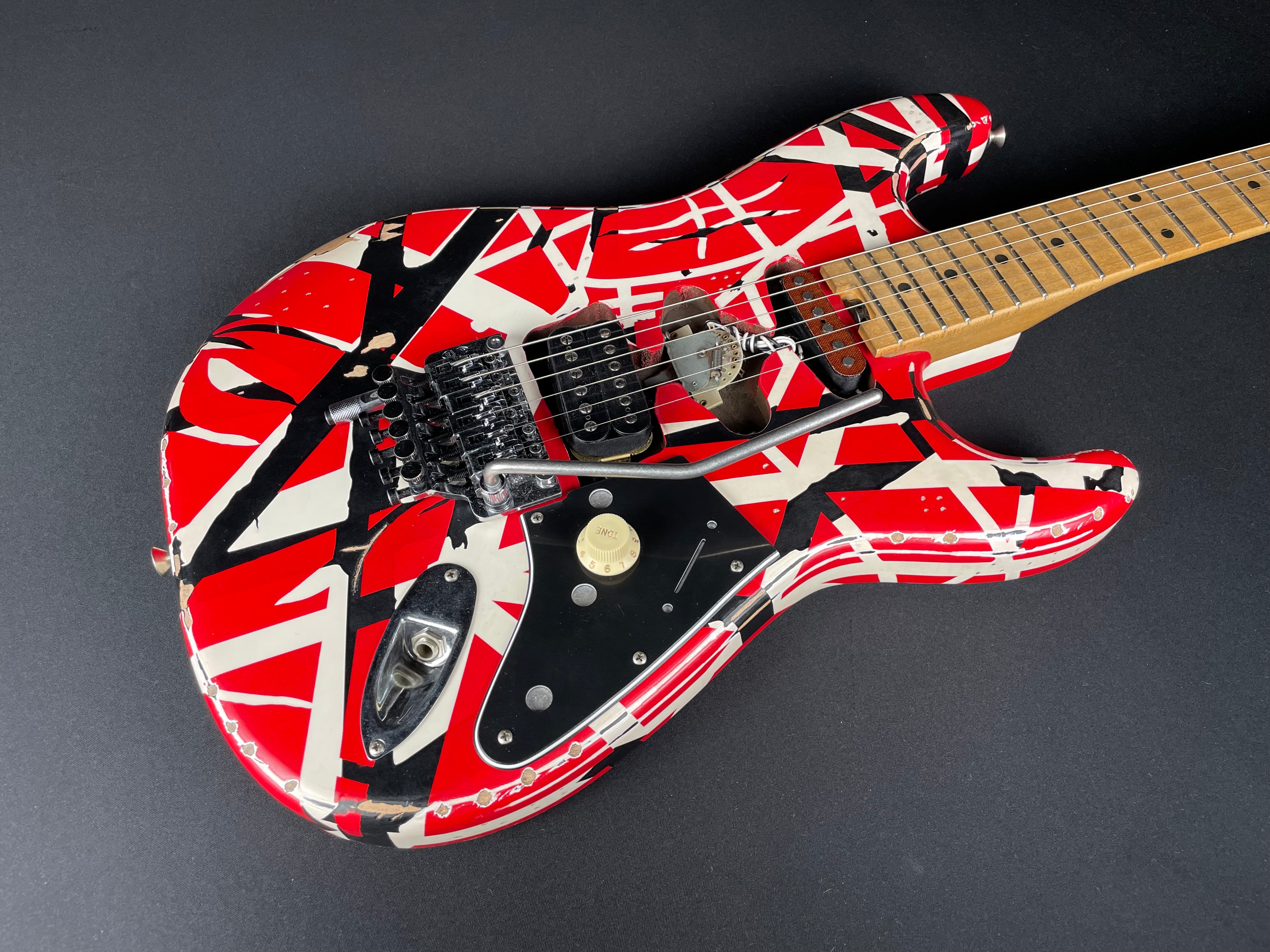 EVH Striped Series Frankenstein Relic - Red/Black/White - Metronome Music Inc.