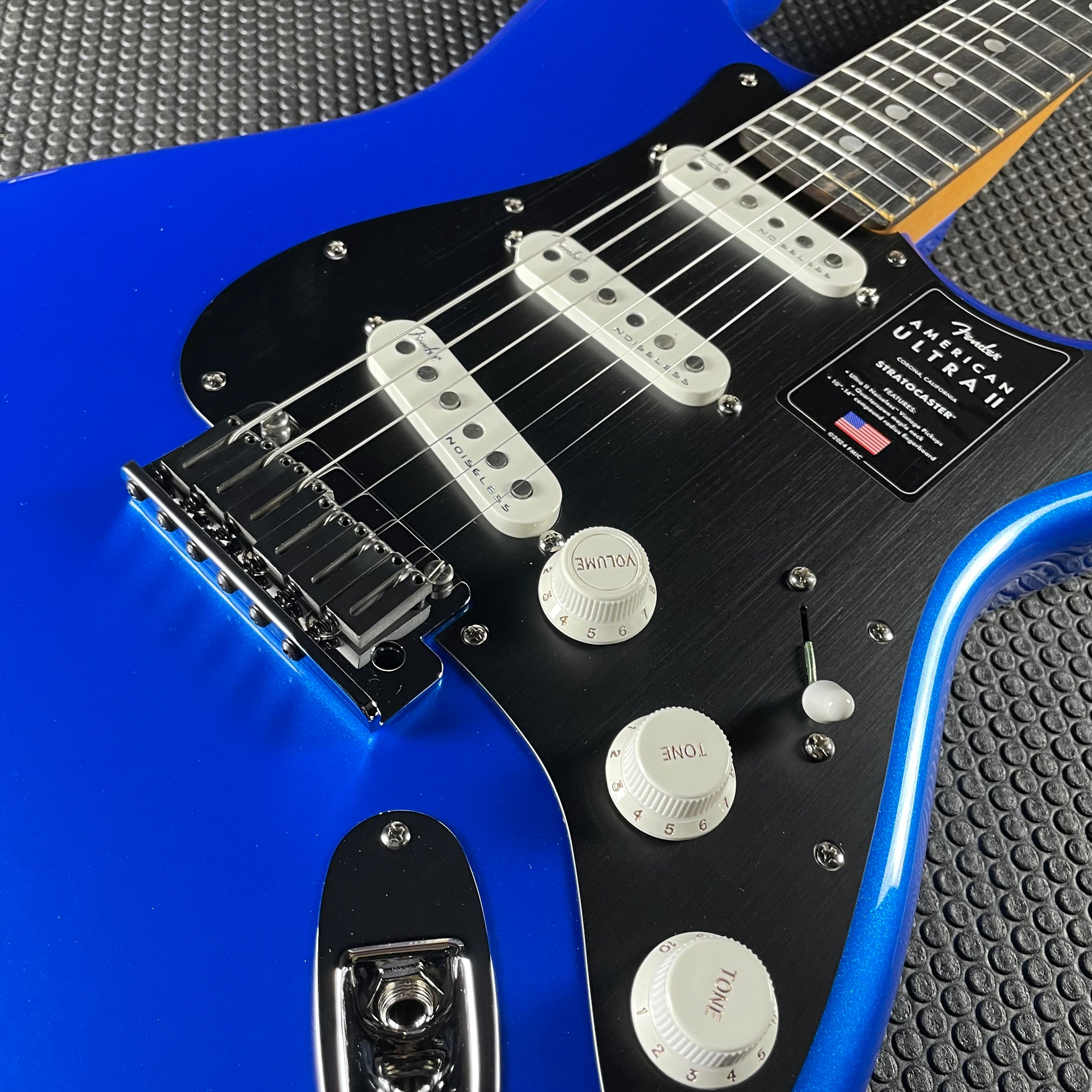 Fender American Ultra II Stratocaster, Ebony- Noble Blue (8lbs 1oz) - Metronome Music Inc.