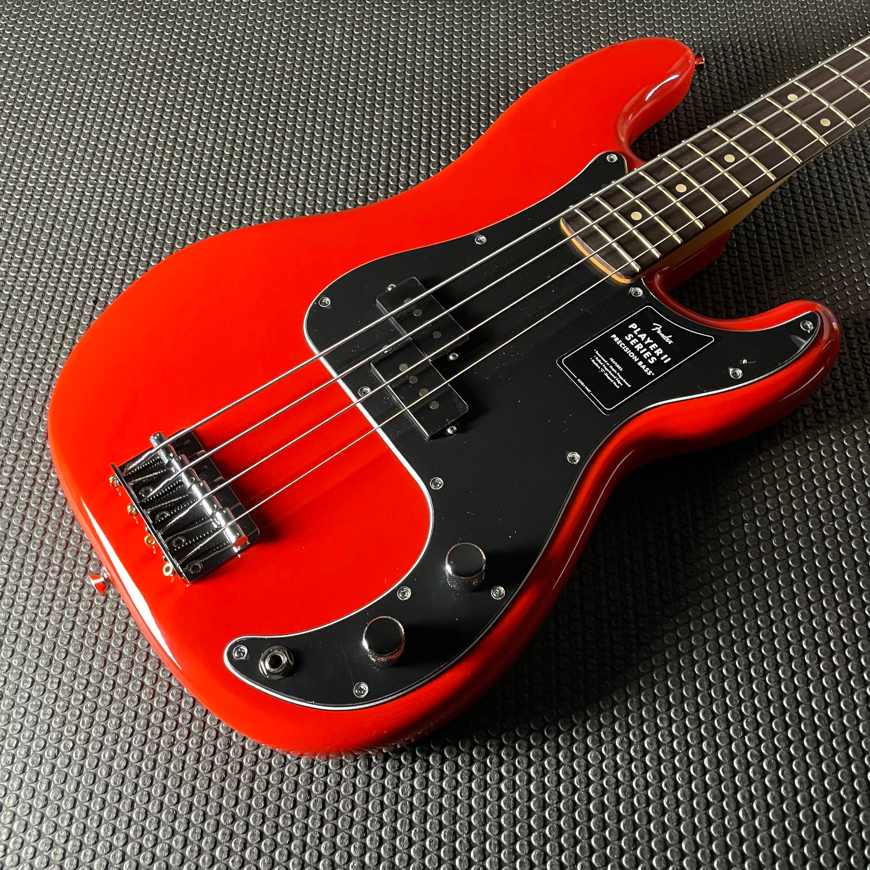 Fender Player II Precision Bass, Rosewood- Coral Red (9lbs 1oz) - Metronome Music Inc.