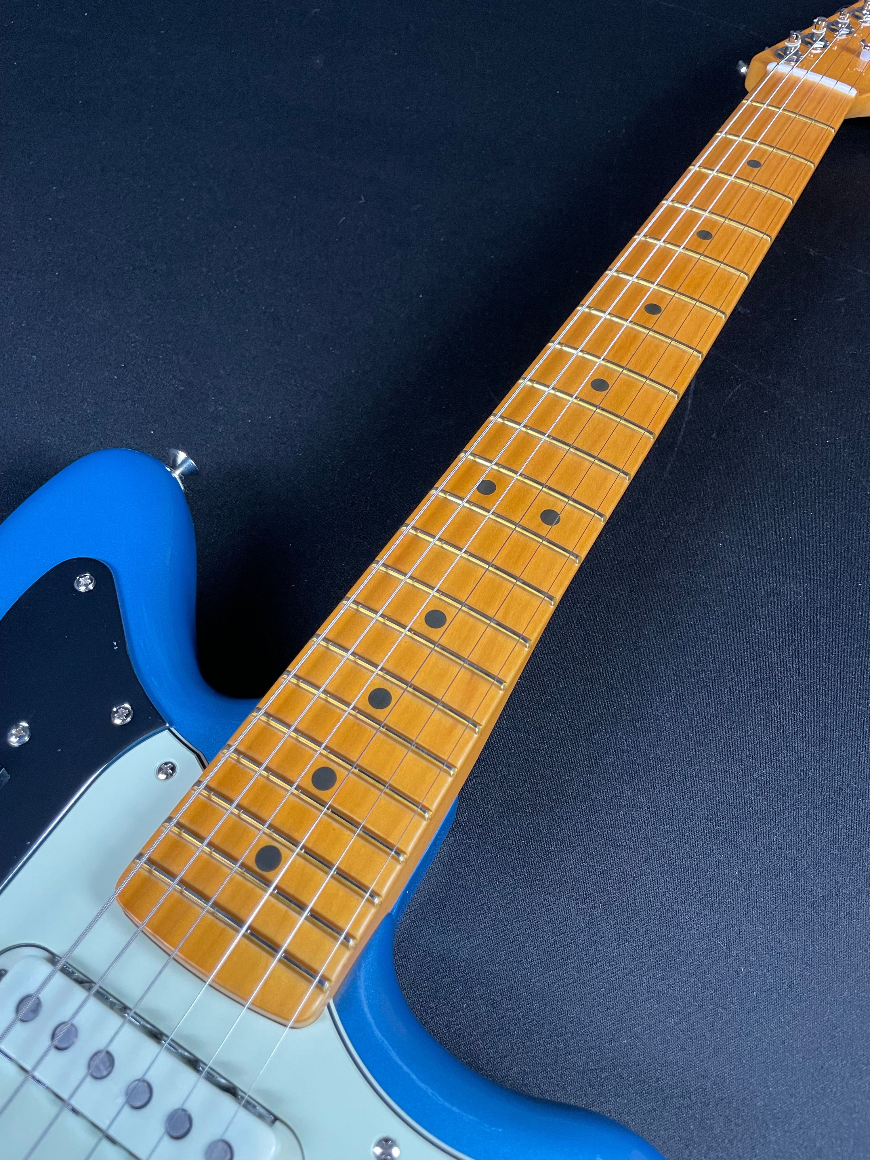 Fender American Professional Classic Jaguar - Faded Lake Placid Blue - Metronome Music Inc.