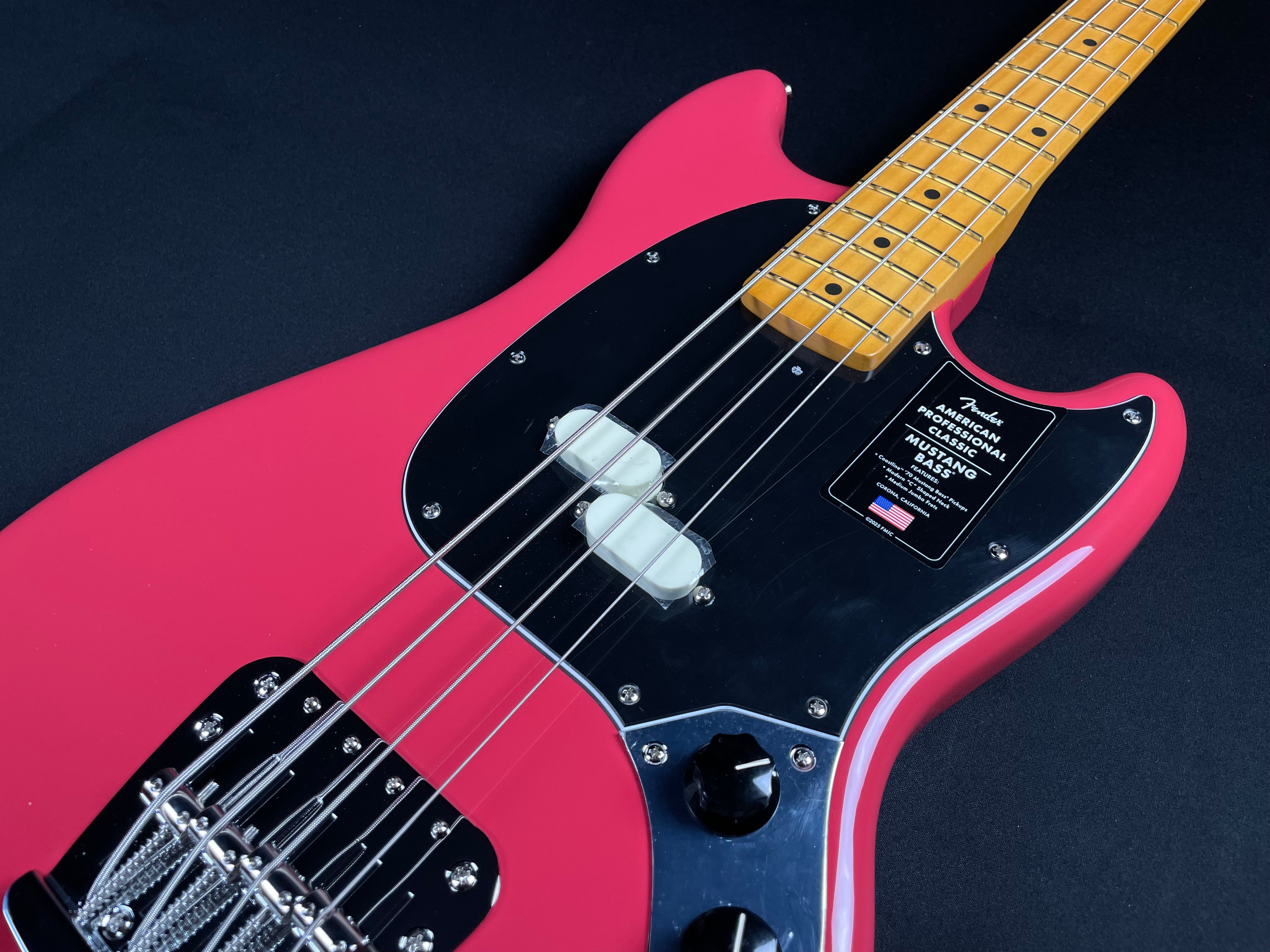 Fender American Professional Classic Mustang Bass - Faded Dakota Red - Metronome Music Inc.