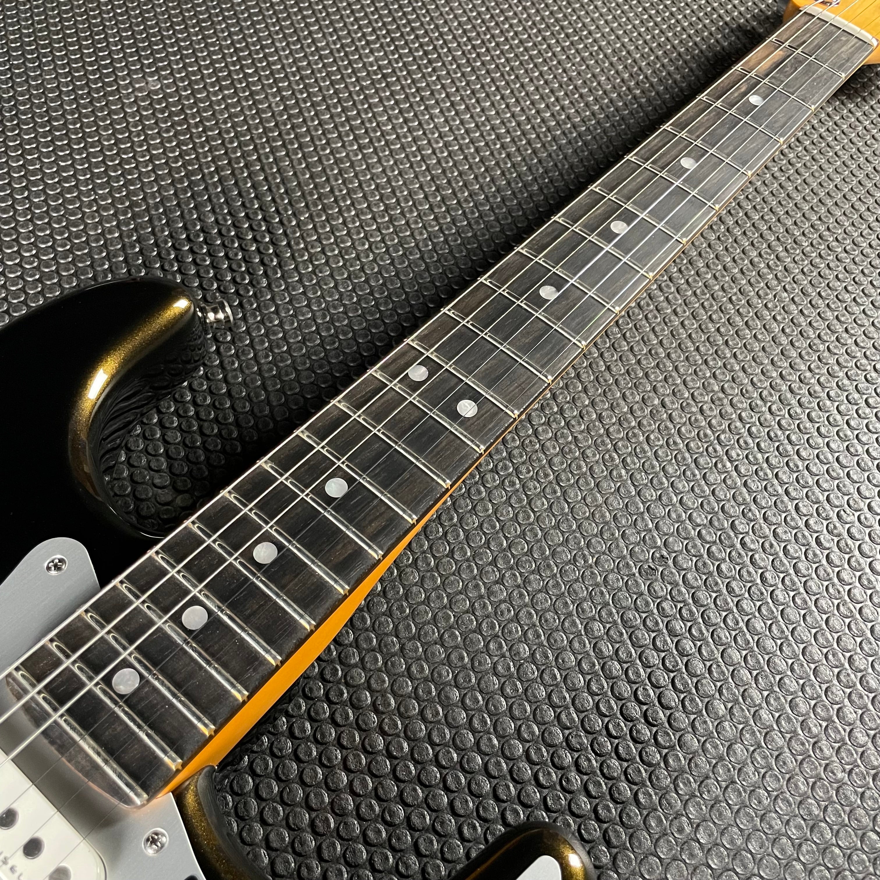 Fender American Ultra II Stratocaster HSS, Ebony- Texas Tea (8lbs 3oz) - Metronome Music Inc.