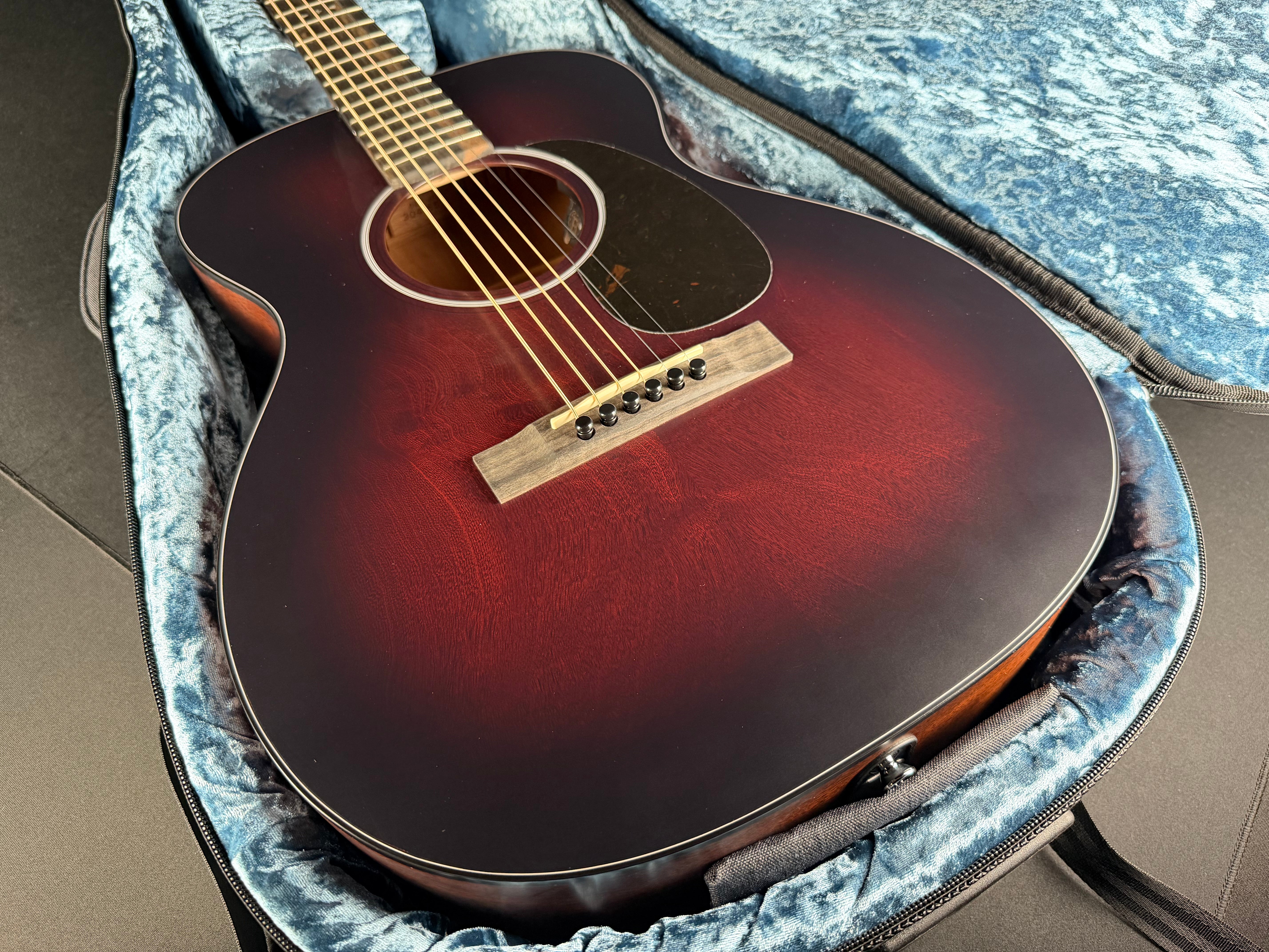 Martin 000 Jr E Jeff Tweedy w/Soft Case Dark Mahogany - Metronome Music Inc.