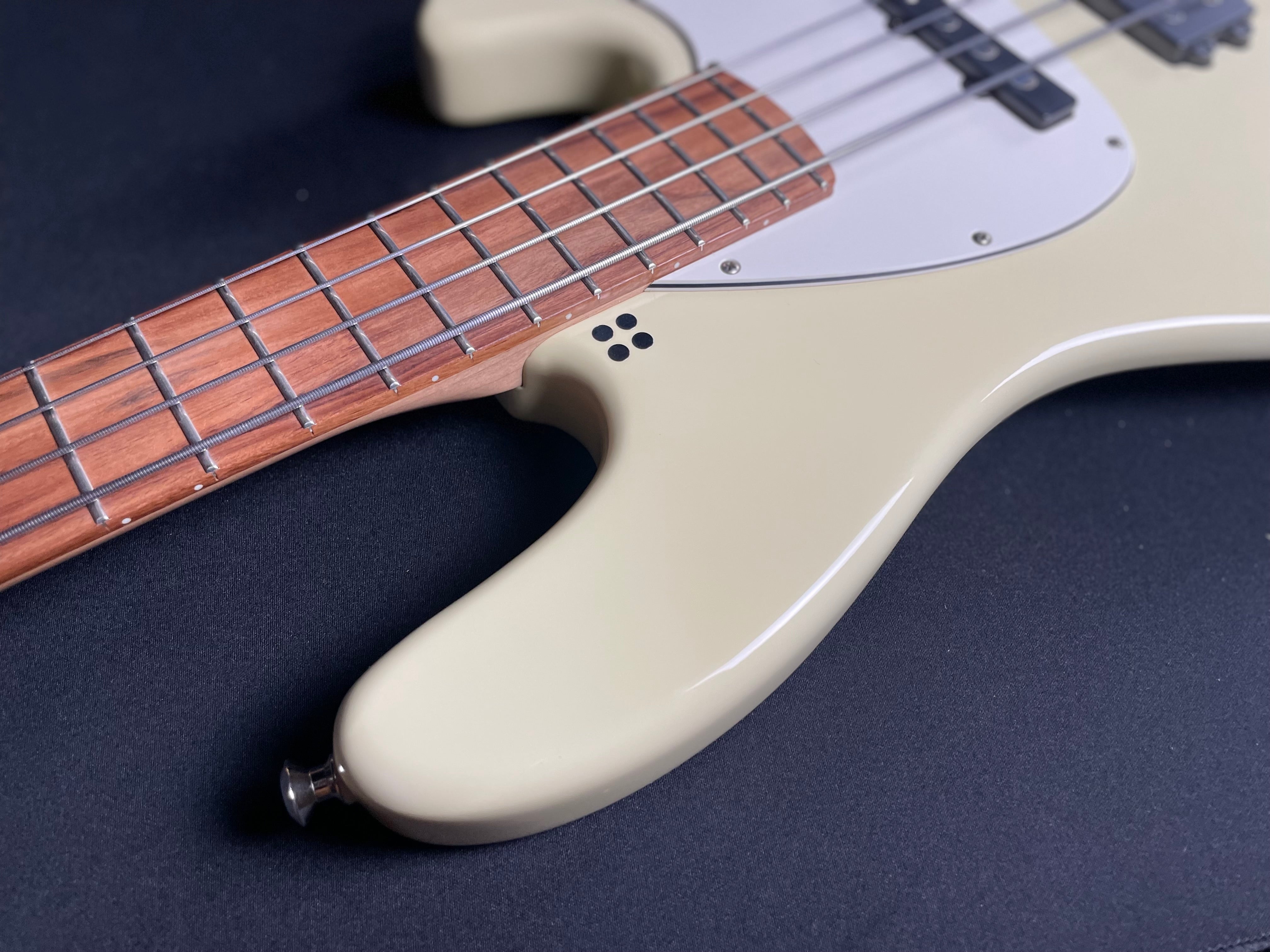 Sandberg California TM4 w/Gig Bag - Creme  (2018) - Metronome Music Inc.