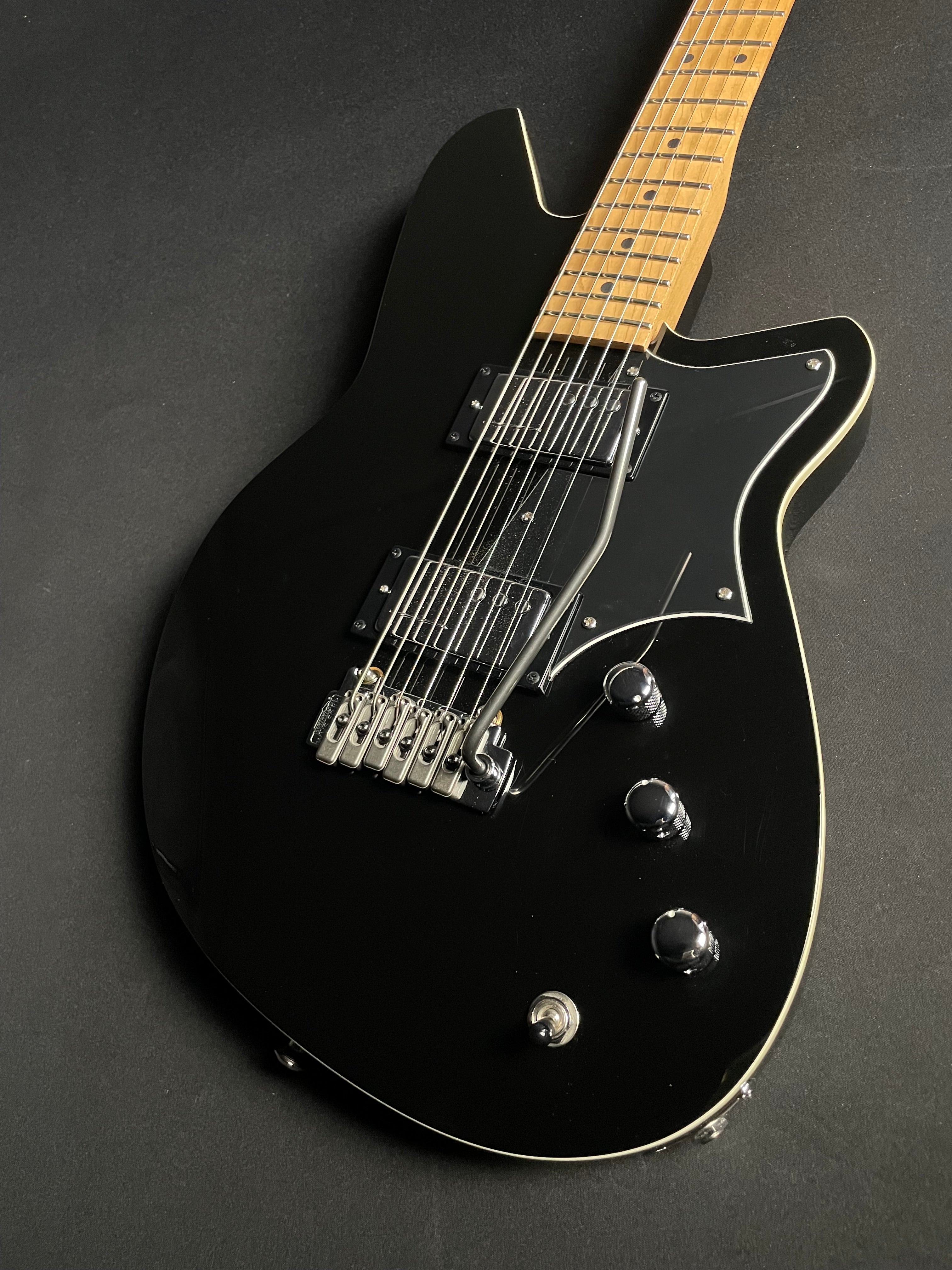 Reverend Descent W Baritone - Midnight Black - Metronome Music Inc.
