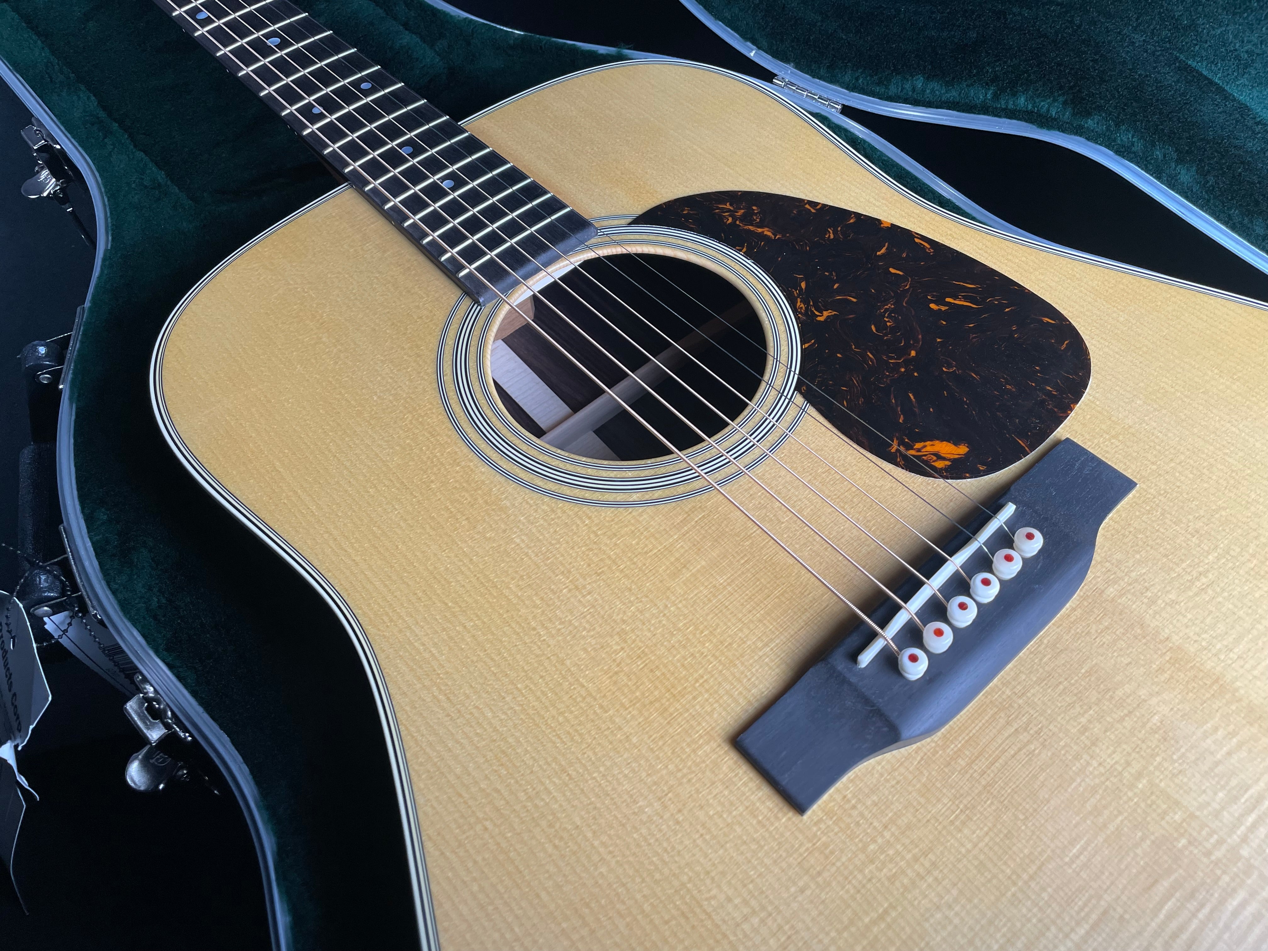 Martin D-28 Standard w/Hardshell Case - Satin Natural (2025)