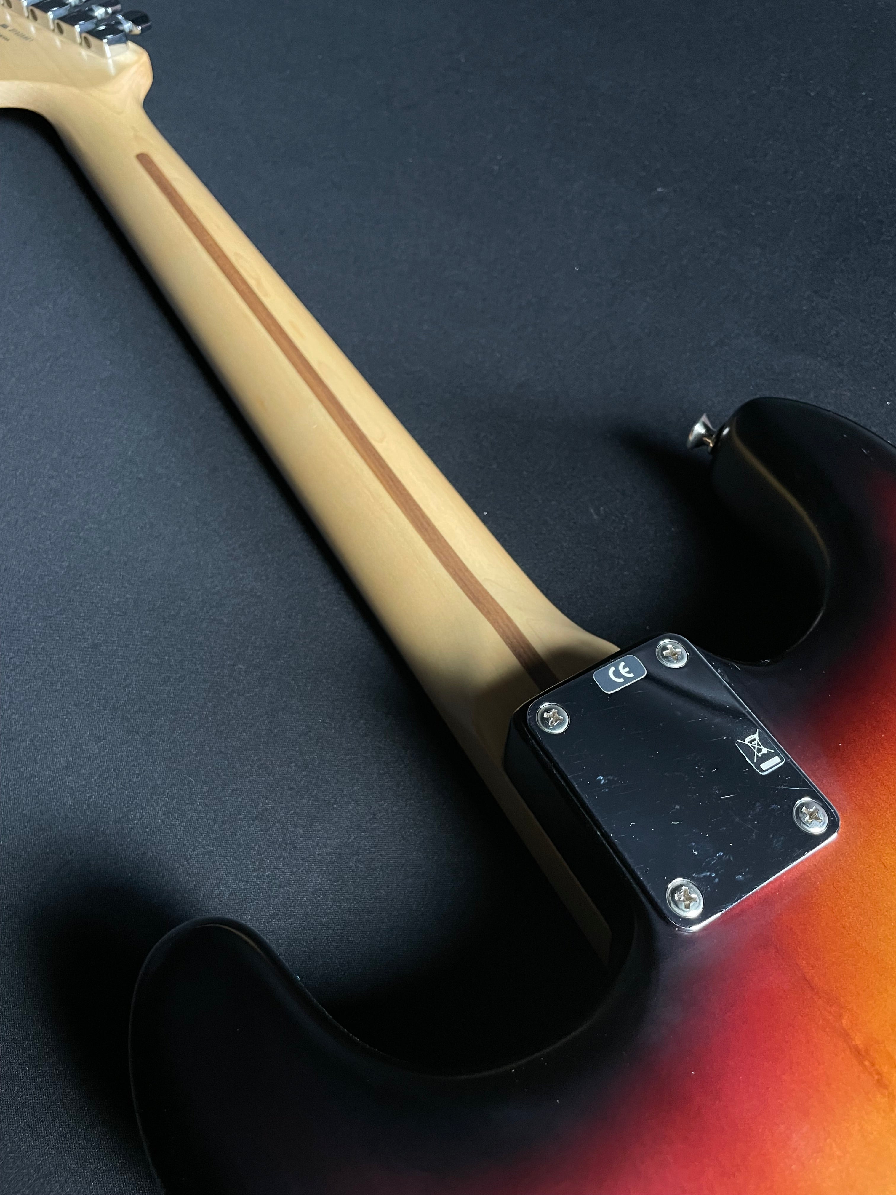 Fender Highway One Stratocaster Rosewood - 3-Color Sunburst (2007) Z7026001 - Metronome Music Inc.