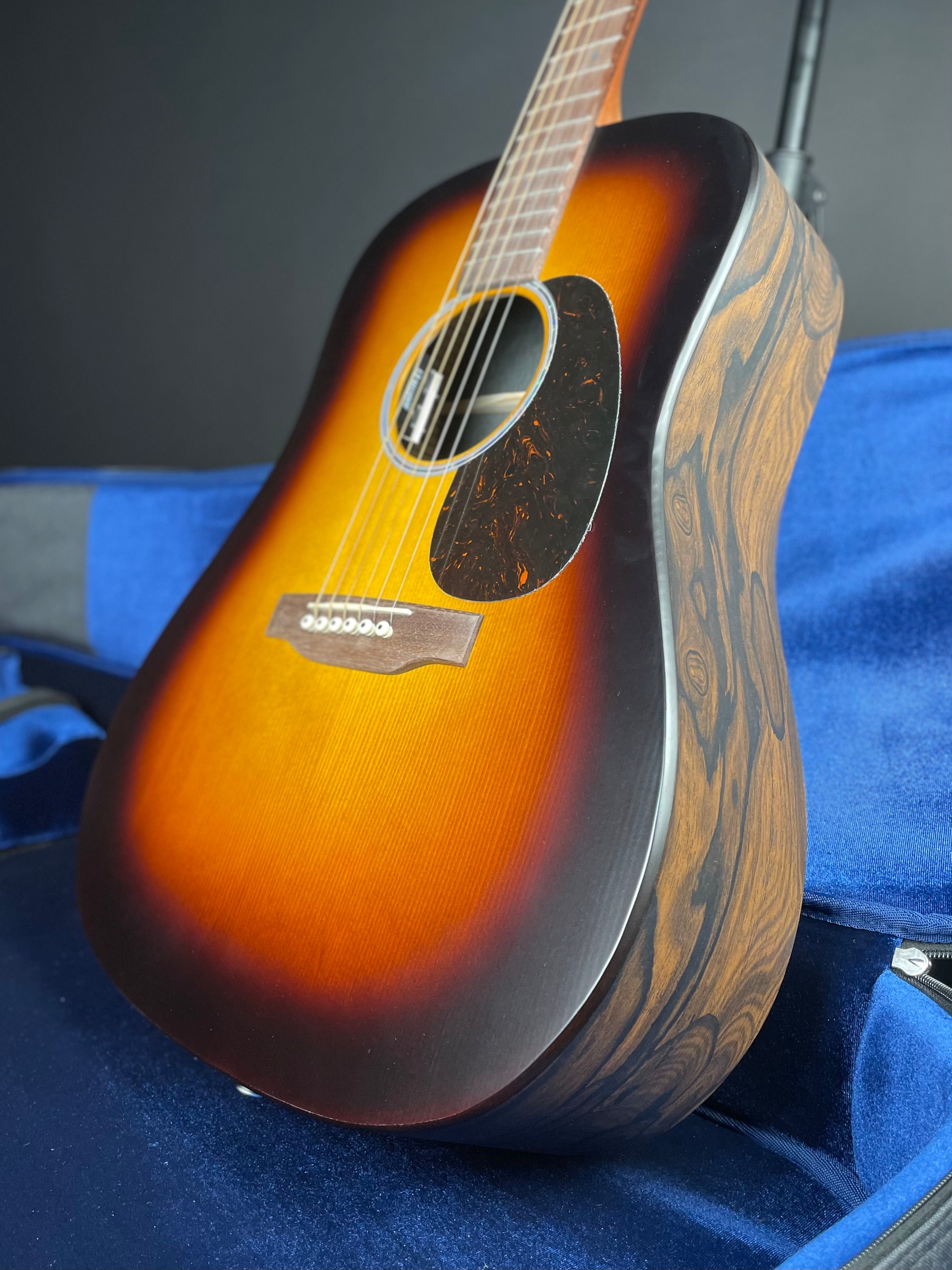 Martin D-X2E Ziricote w/Soft Case - Burst (2025) - Metronome Music Inc.