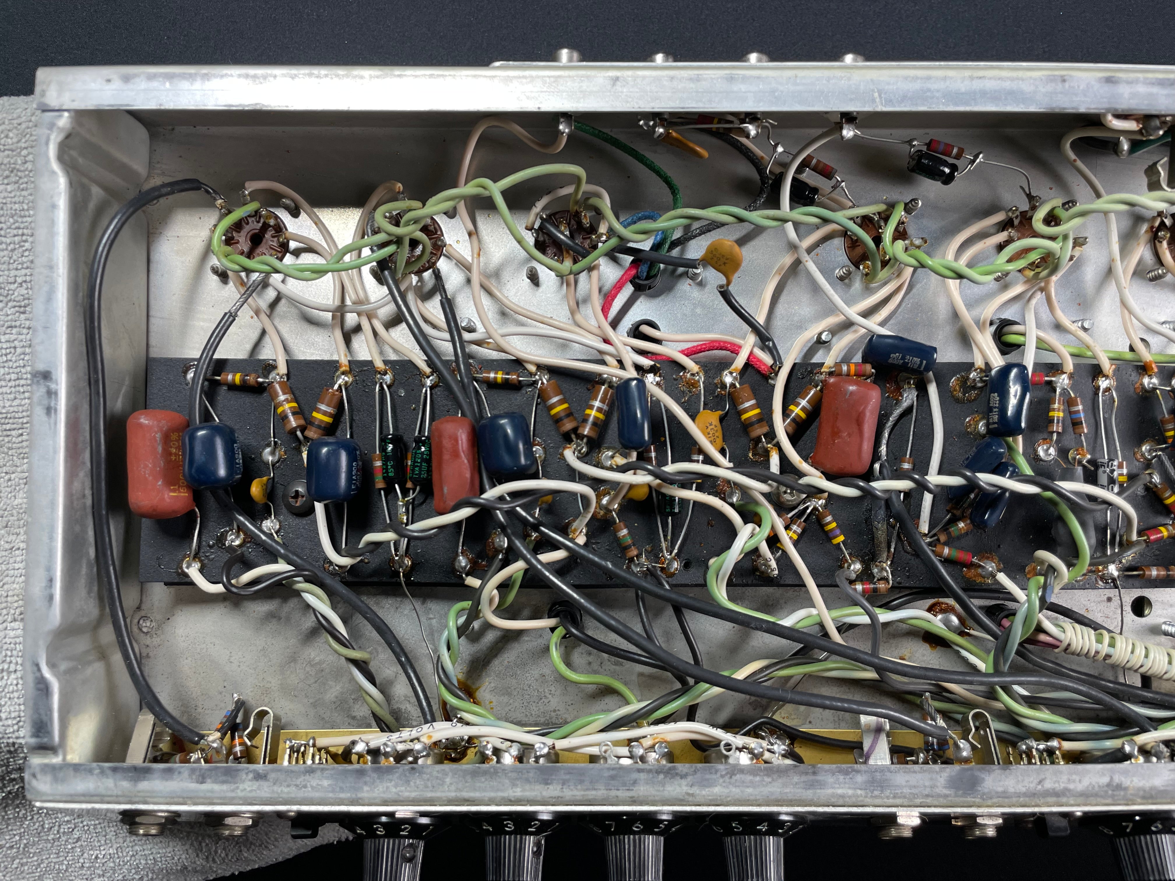 Fender Twin Reverb 100-Watt 2x12" Guitar Combo (1973) - Metronome Music Inc.