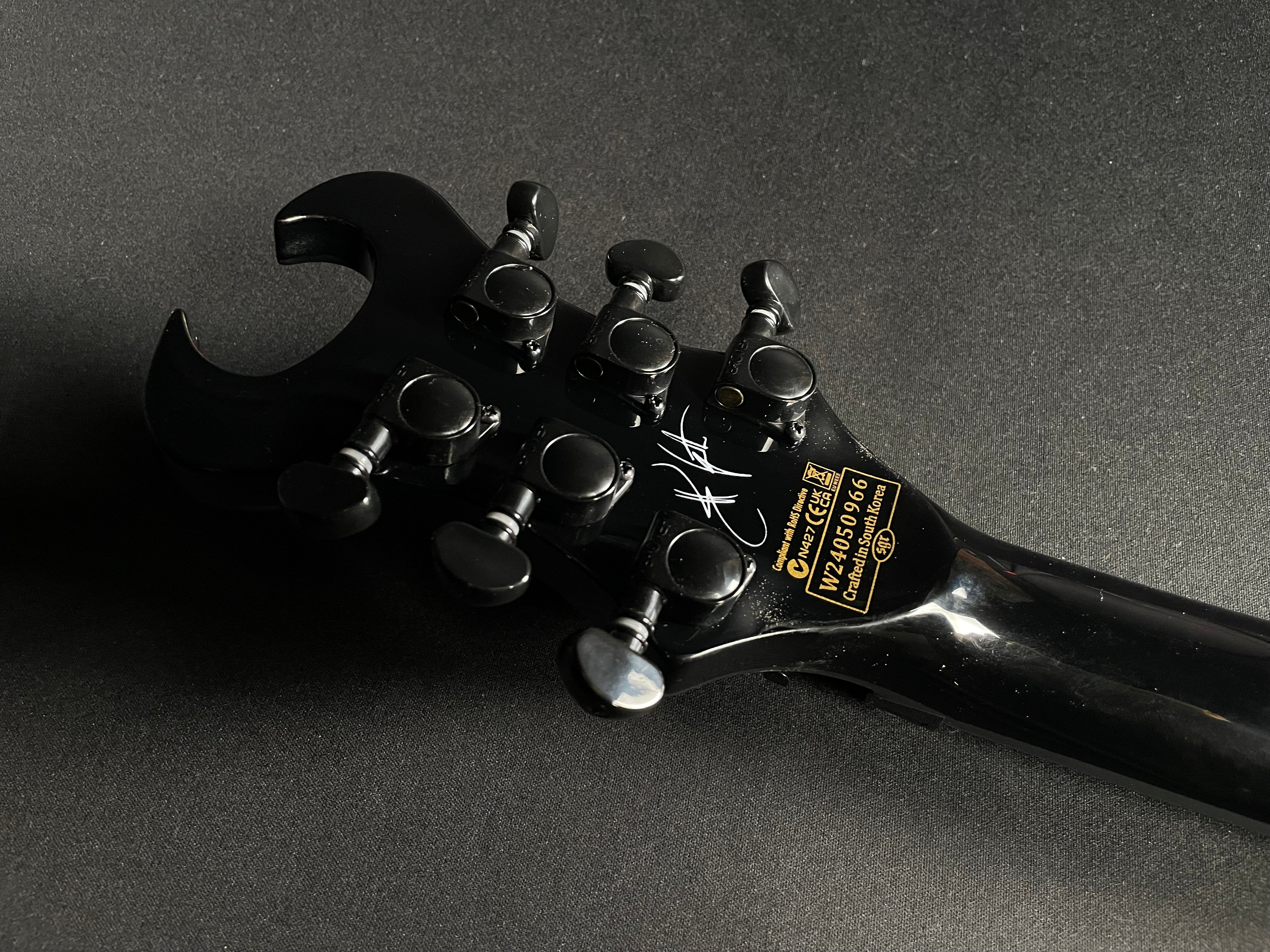 Schecter Synyster Gates Signature Synyster Custom-S Sustainiac - Schecter Humbucker - Metronome Music Inc.