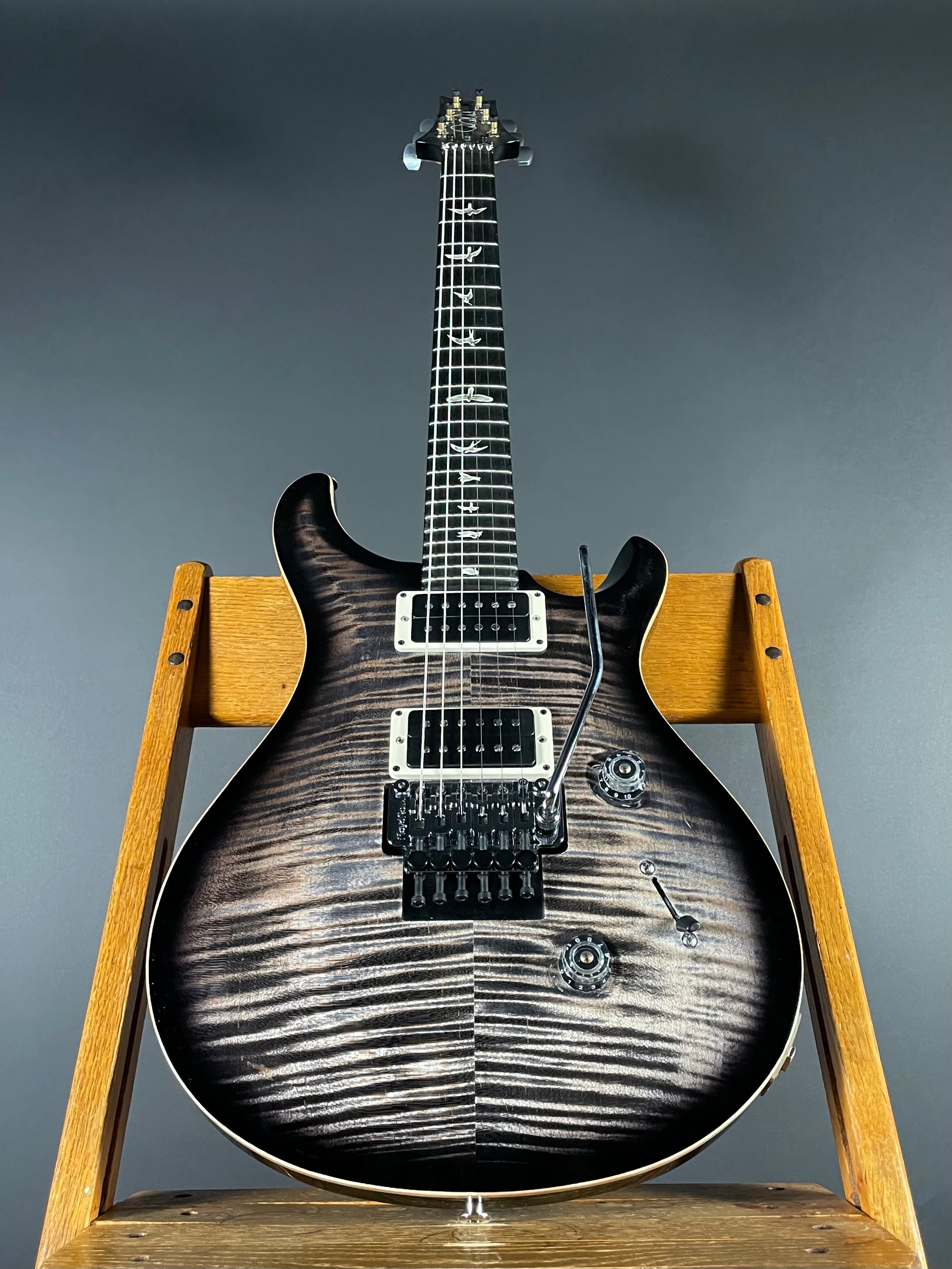 PRS Core Custom 24 Floyd, 10-Top - Charcoal Burst - Metronome Music Inc.