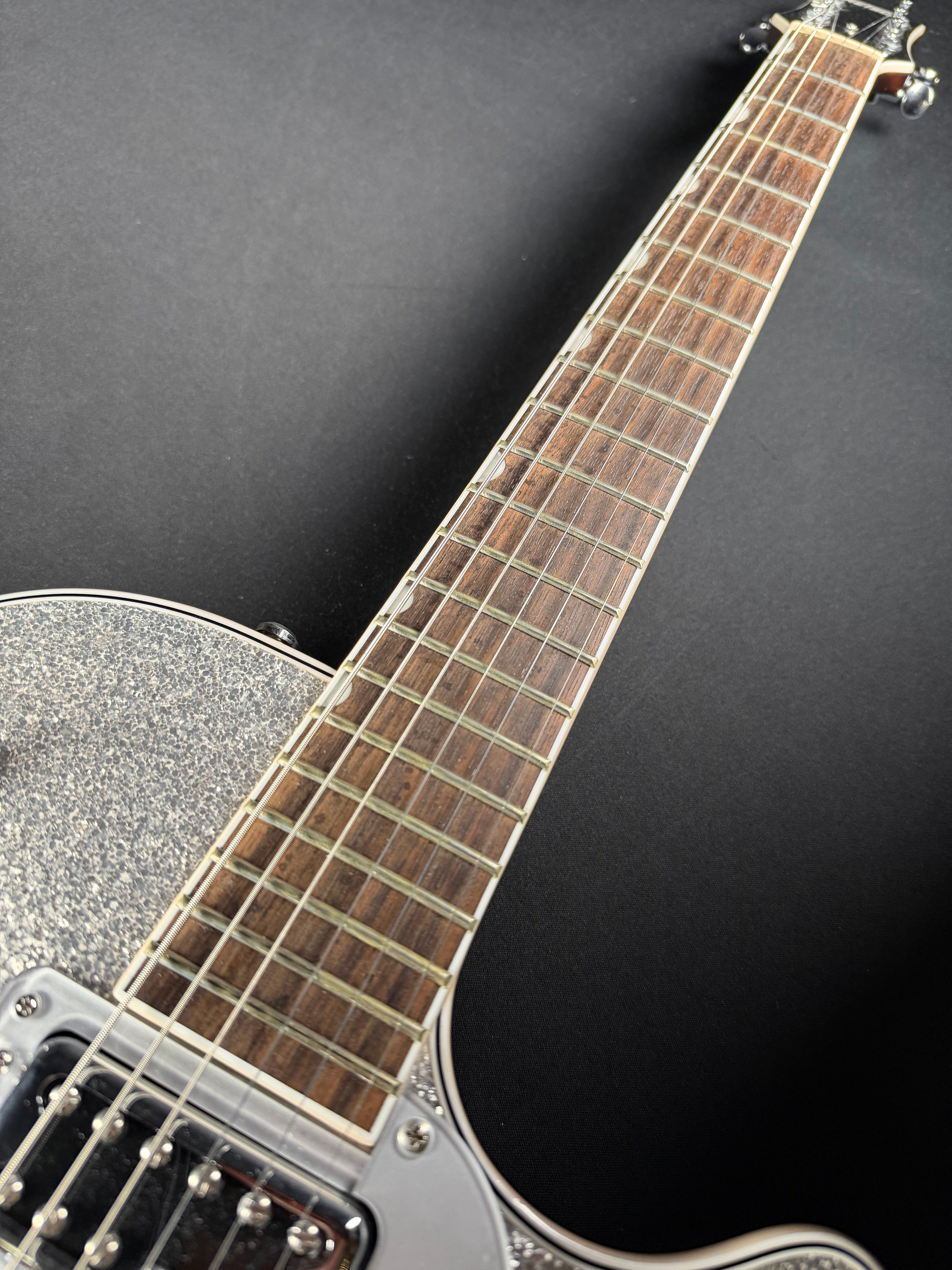 Gretsch G5230T Electromatic Sparkle Jet FT w/HSC - Silver Sparkle (Used) - Metronome Music Inc.