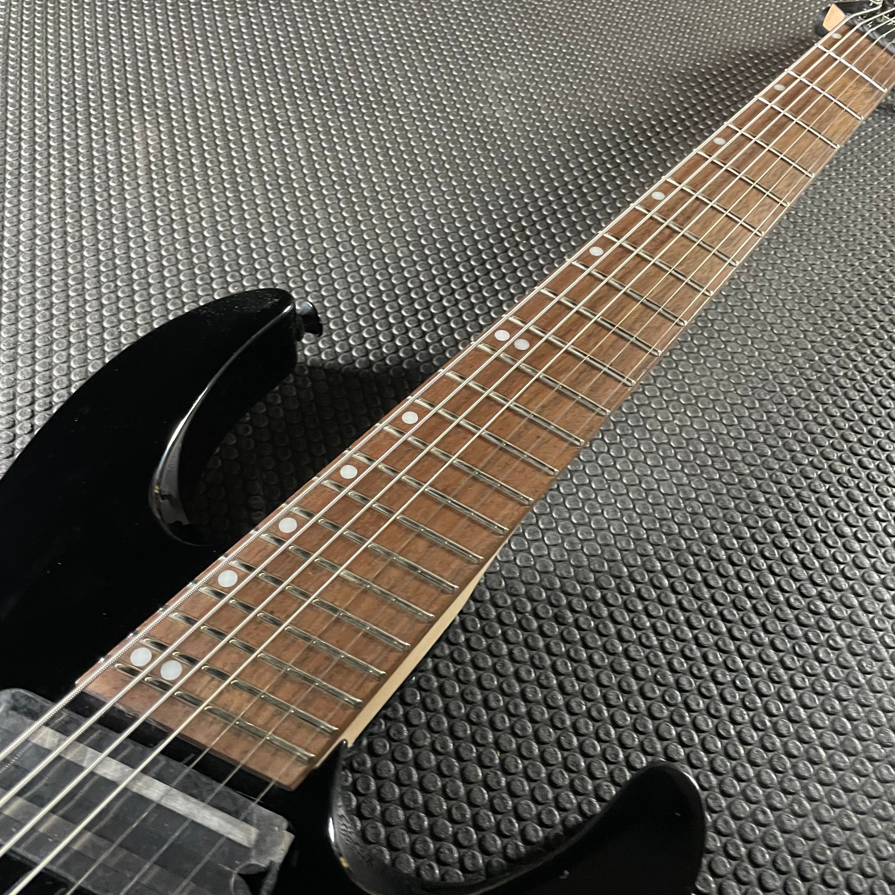 Jackson X Series Dinky Arch Top DKAF7 Multi-Scale- Gloss Black (7lbs 12oz) - Metronome Music Inc.