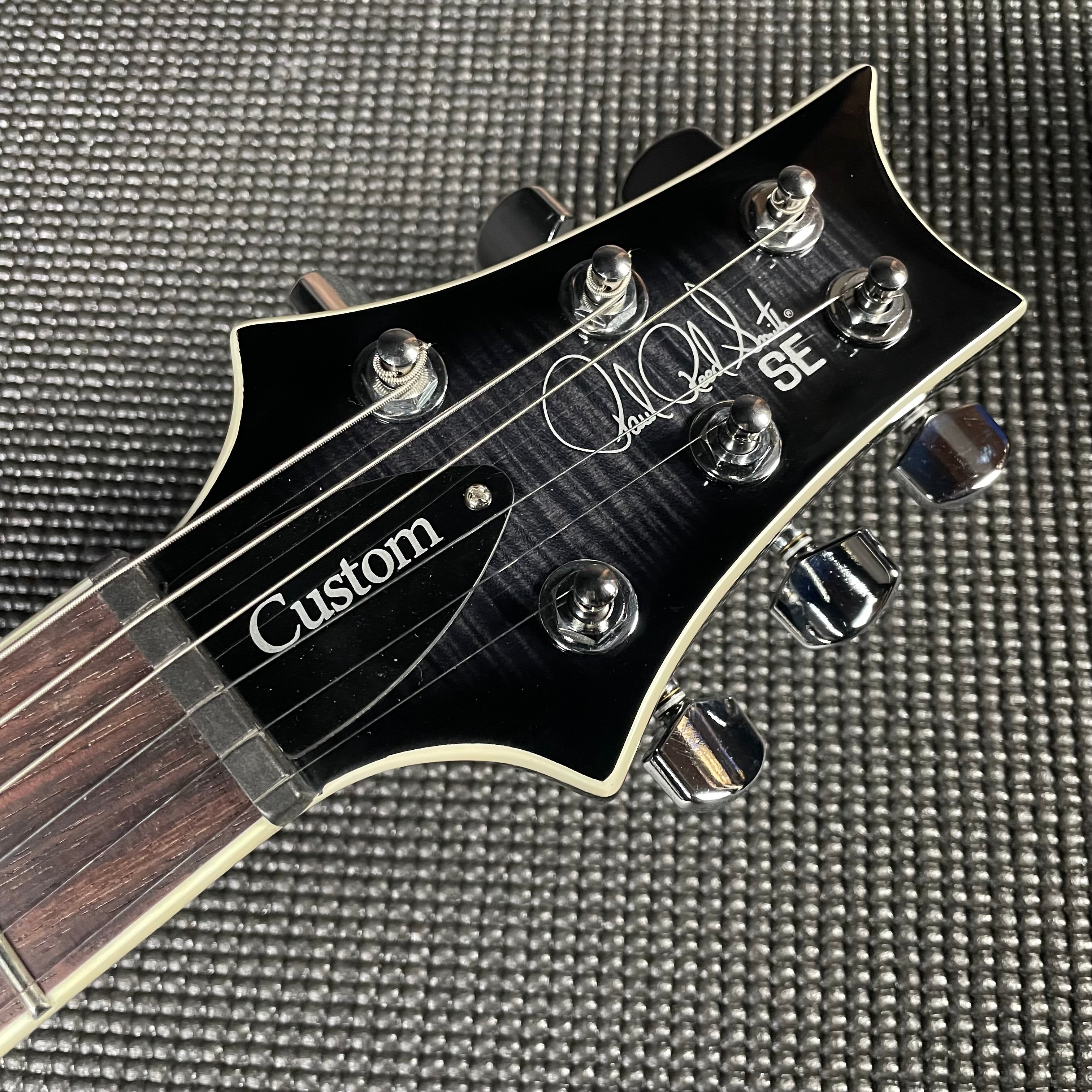 PRS SE Custom 24 Semi-Hollow Piezo w/HSC - Charcoal Burst - Metronome Music Inc.