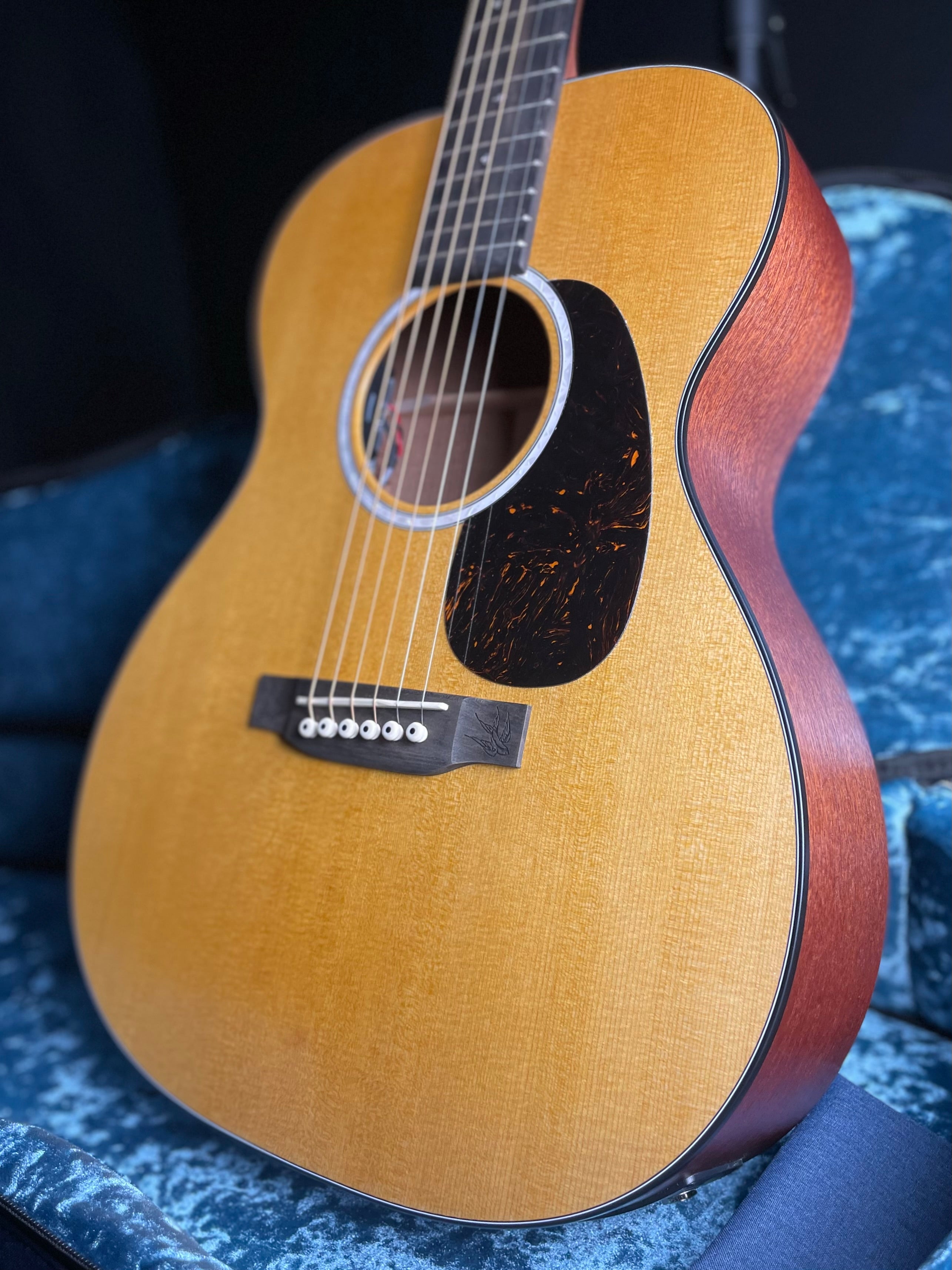 Martin 000JR-10E Shawn Mendes w/Soft Case - Natural - Metronome Music Inc.