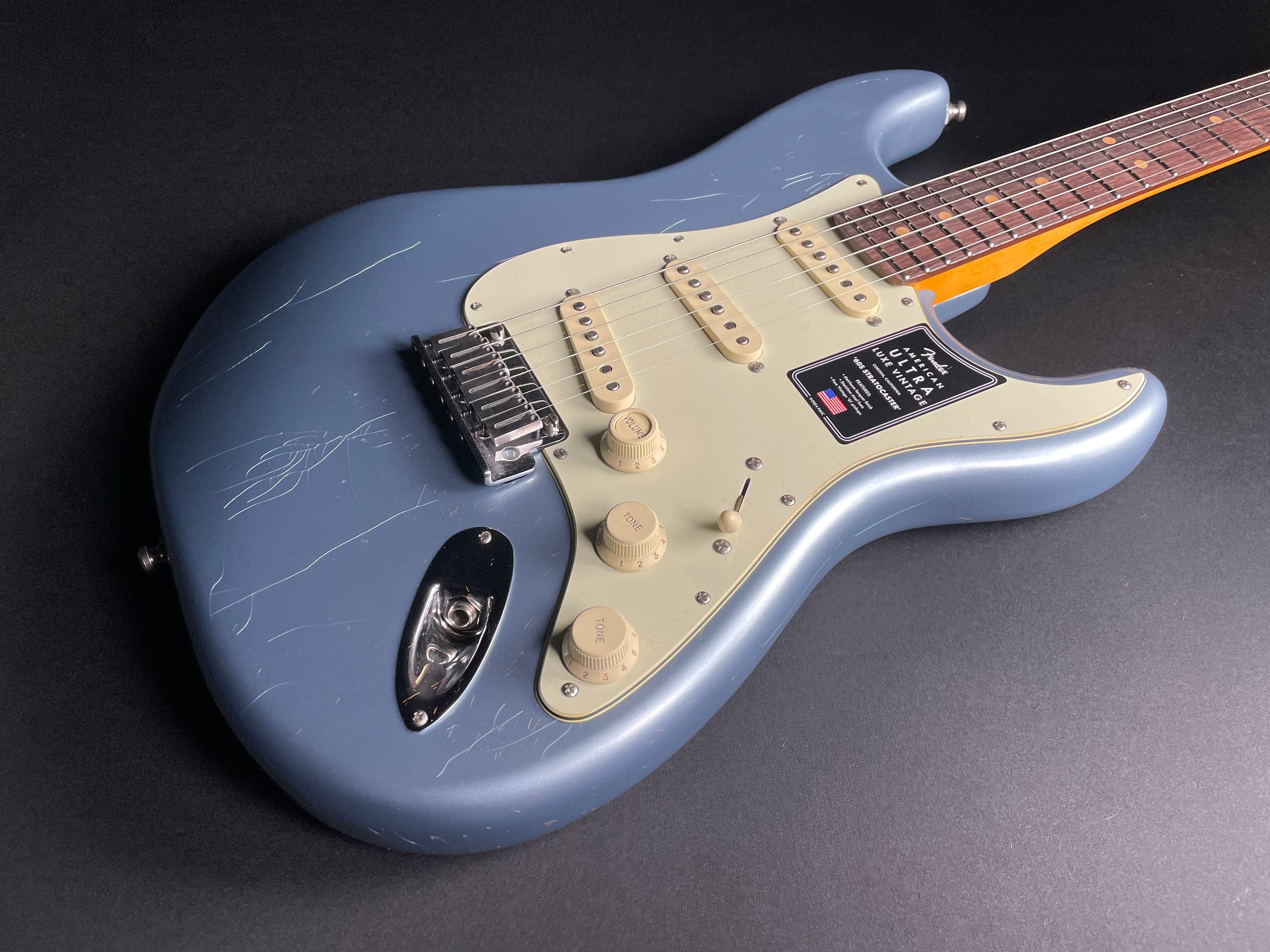 Fender American Ultra Luxe Vintage '60s Stratocaster - Ice Blue Metallic - Metronome Music Inc.