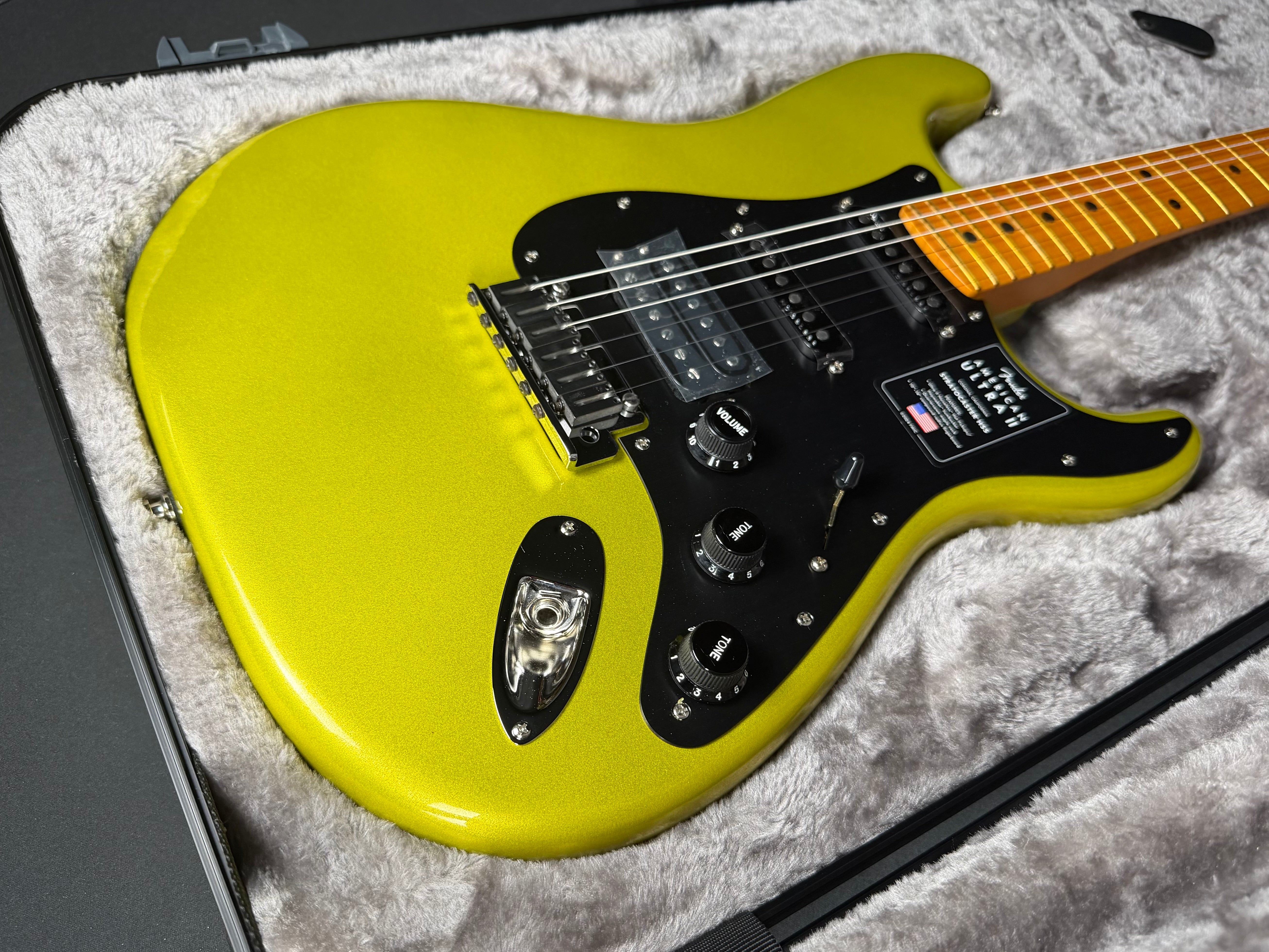 Fender American Ultra II Stratocaster HSS, Maple- Solar Flare (2025)