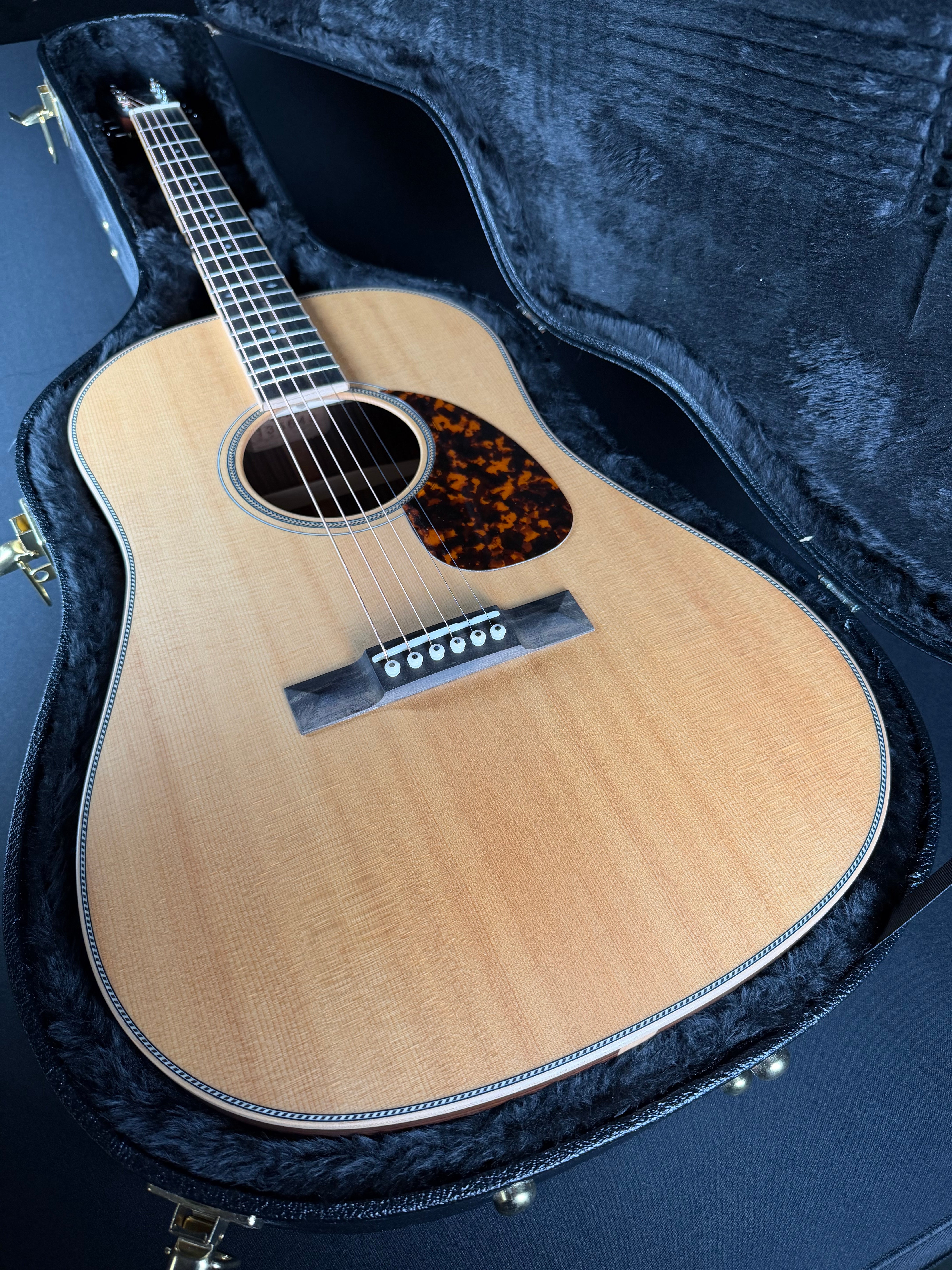 Larrivee SD-40R Legacy Series Acoustic w/OHSC - Metronome Music Inc.