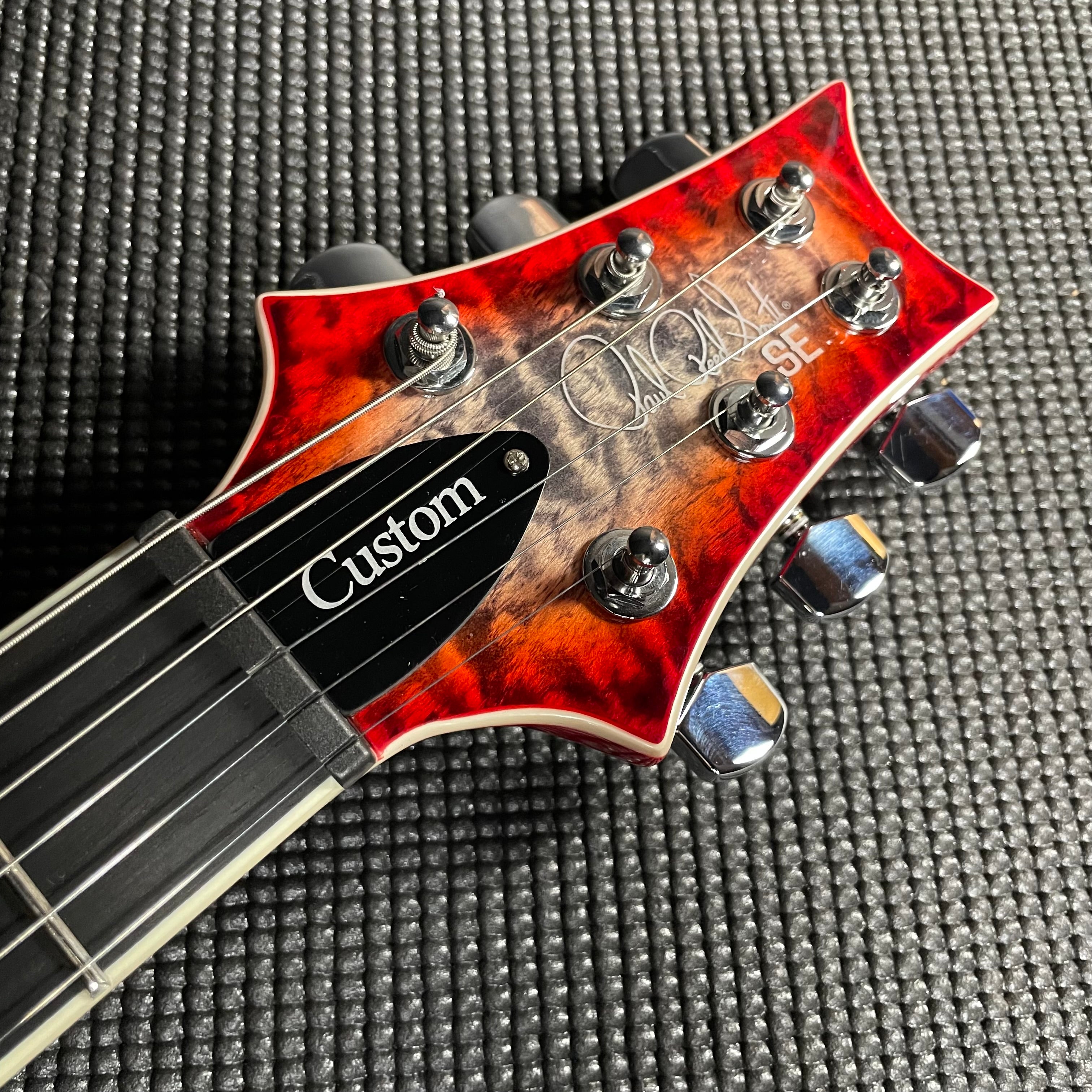 PRS SE Custom 24-08 Quilt - Charcoal Cherry Burst - Metronome Music Inc.