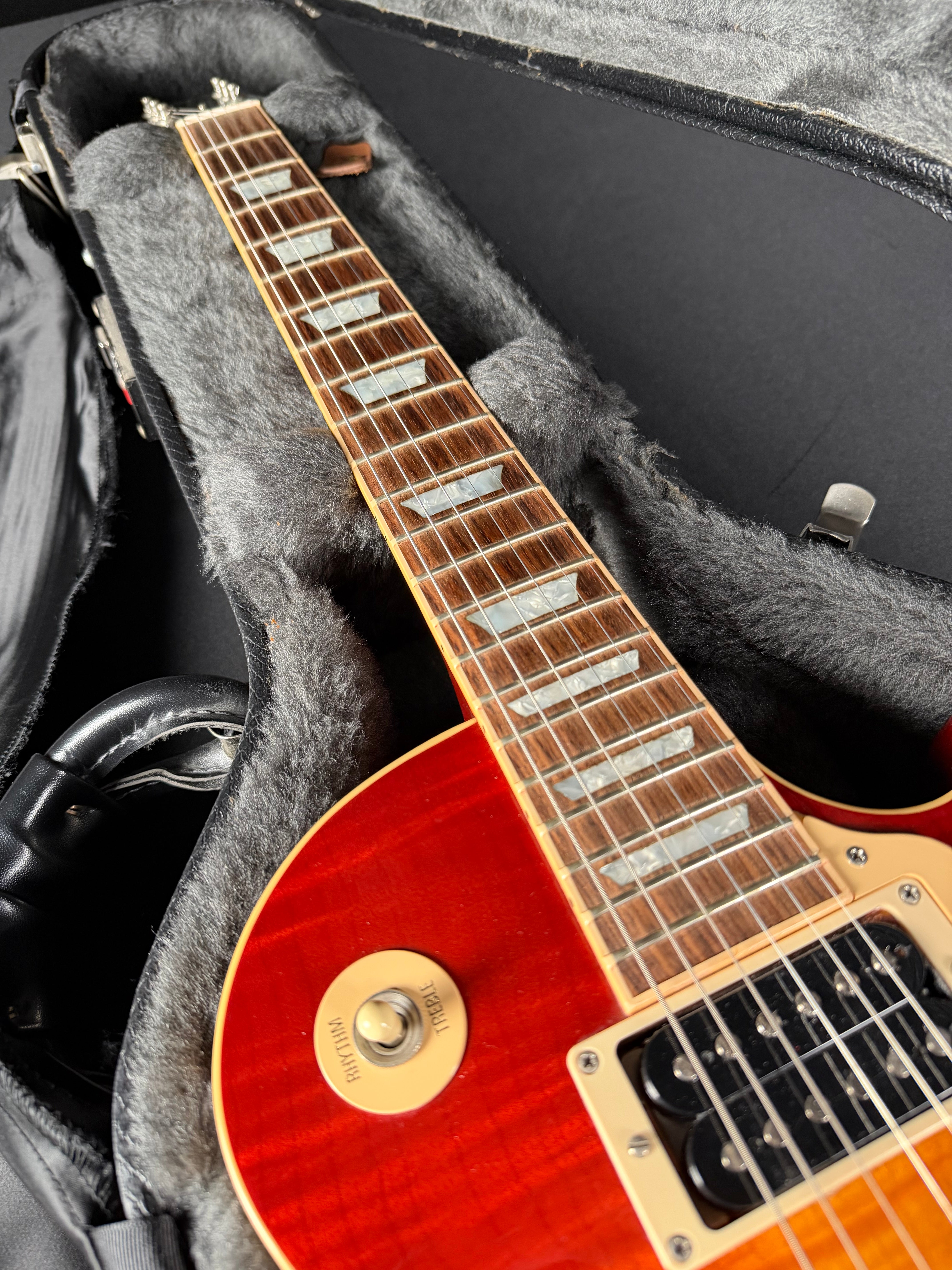 Gibson Les Paul Standard 50s w/OHSC - Heritage Cherry Sunburst (2004) - Metronome Music Inc.