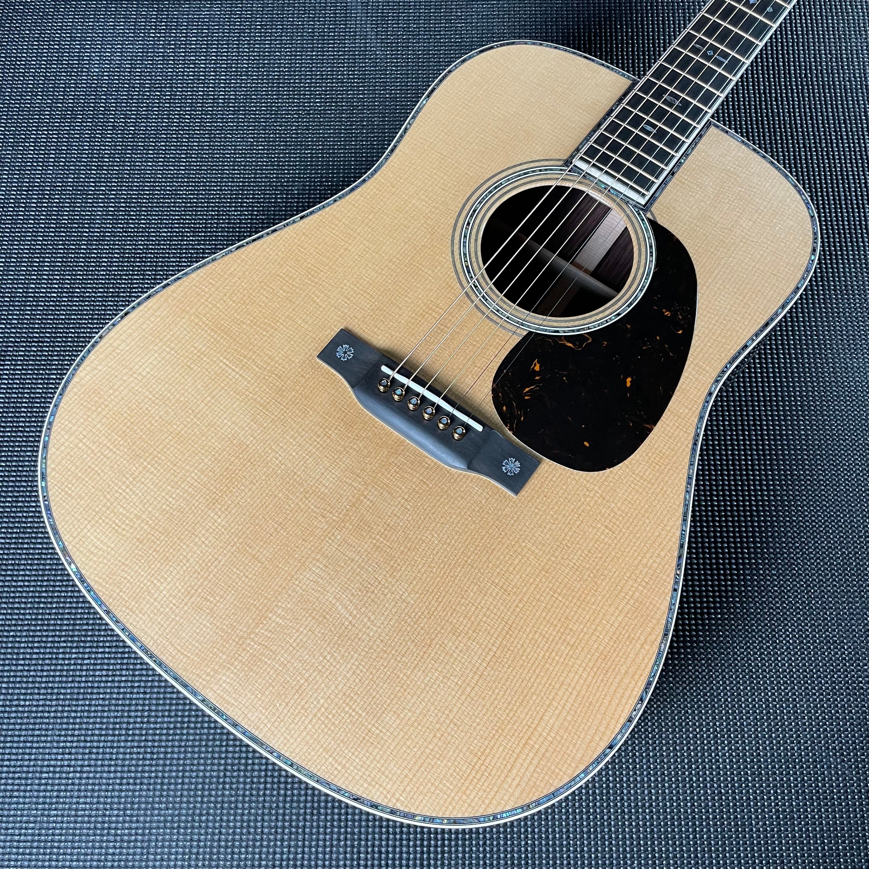 Martin D-42 Modern Deluxe w/Hardshell Case, Natural (2025) - Metronome Music Inc.