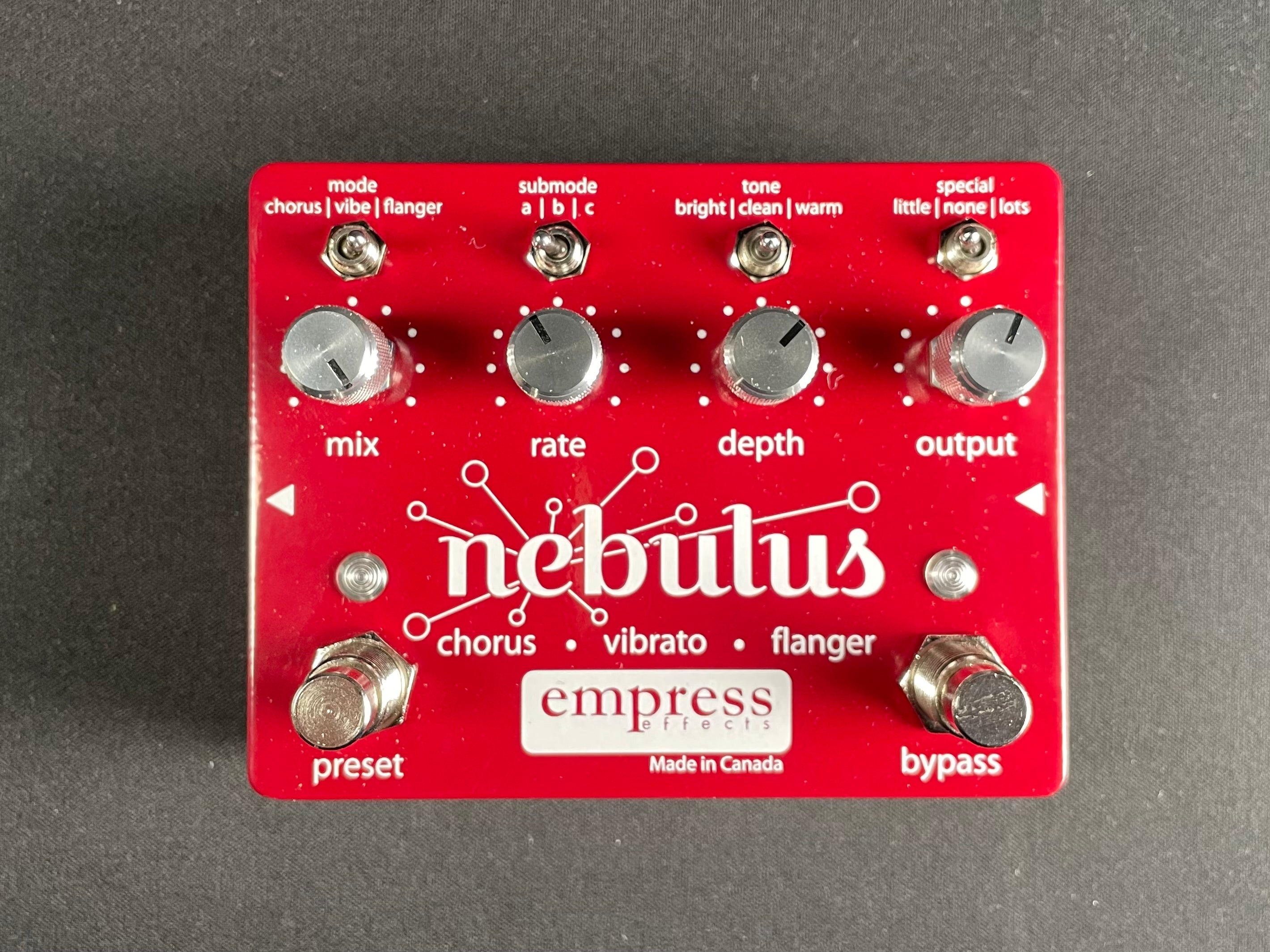 Empress Effects Nebulous Chorus/Vibrato/Flanger - Metronome Music Inc.