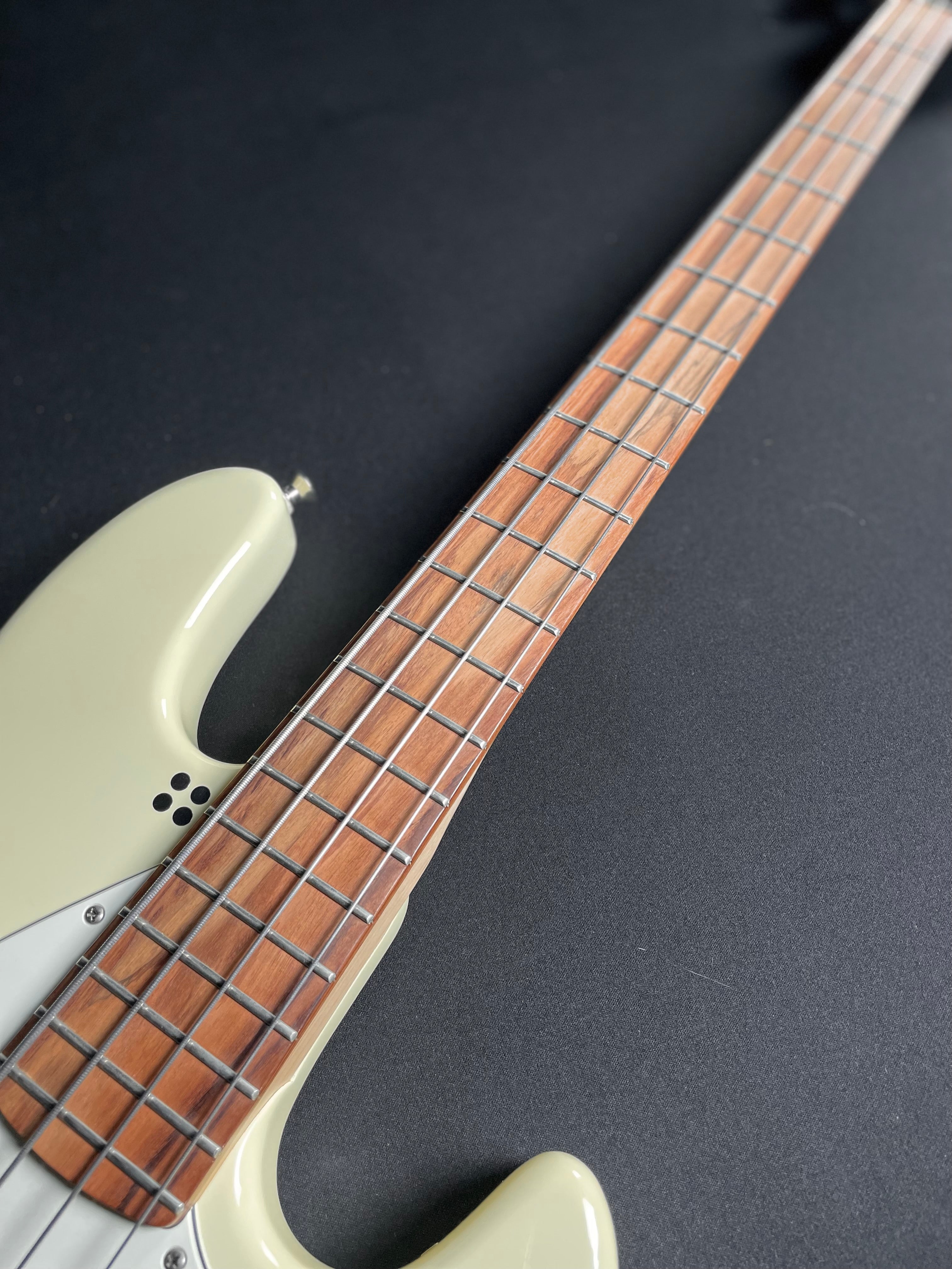 Sandberg California TM4 w/Gig Bag - Creme  (2018) - Metronome Music Inc.