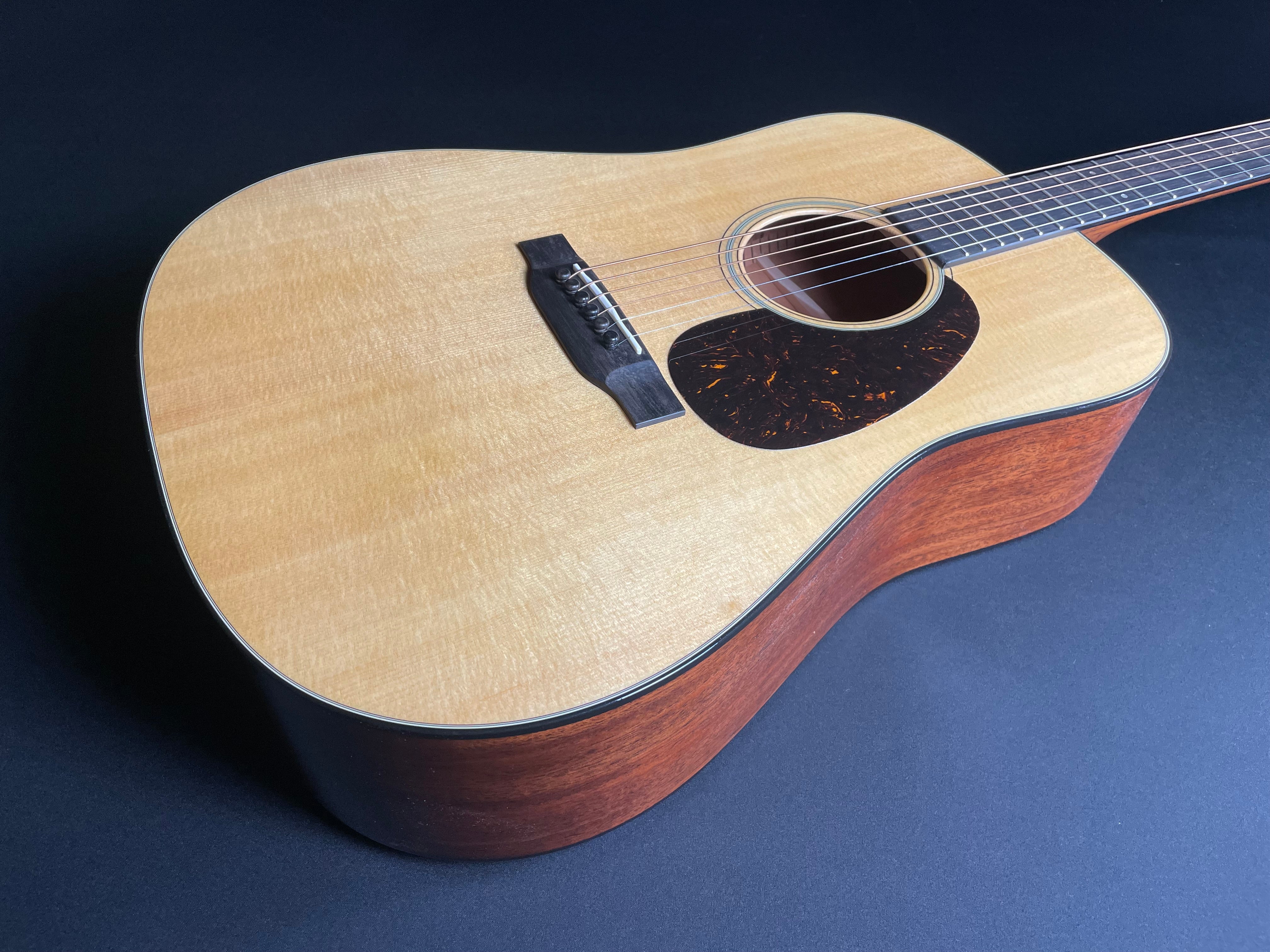 Martin D-18 Standard w/Hardshell Case - Natural (2025) - Metronome Music Inc.