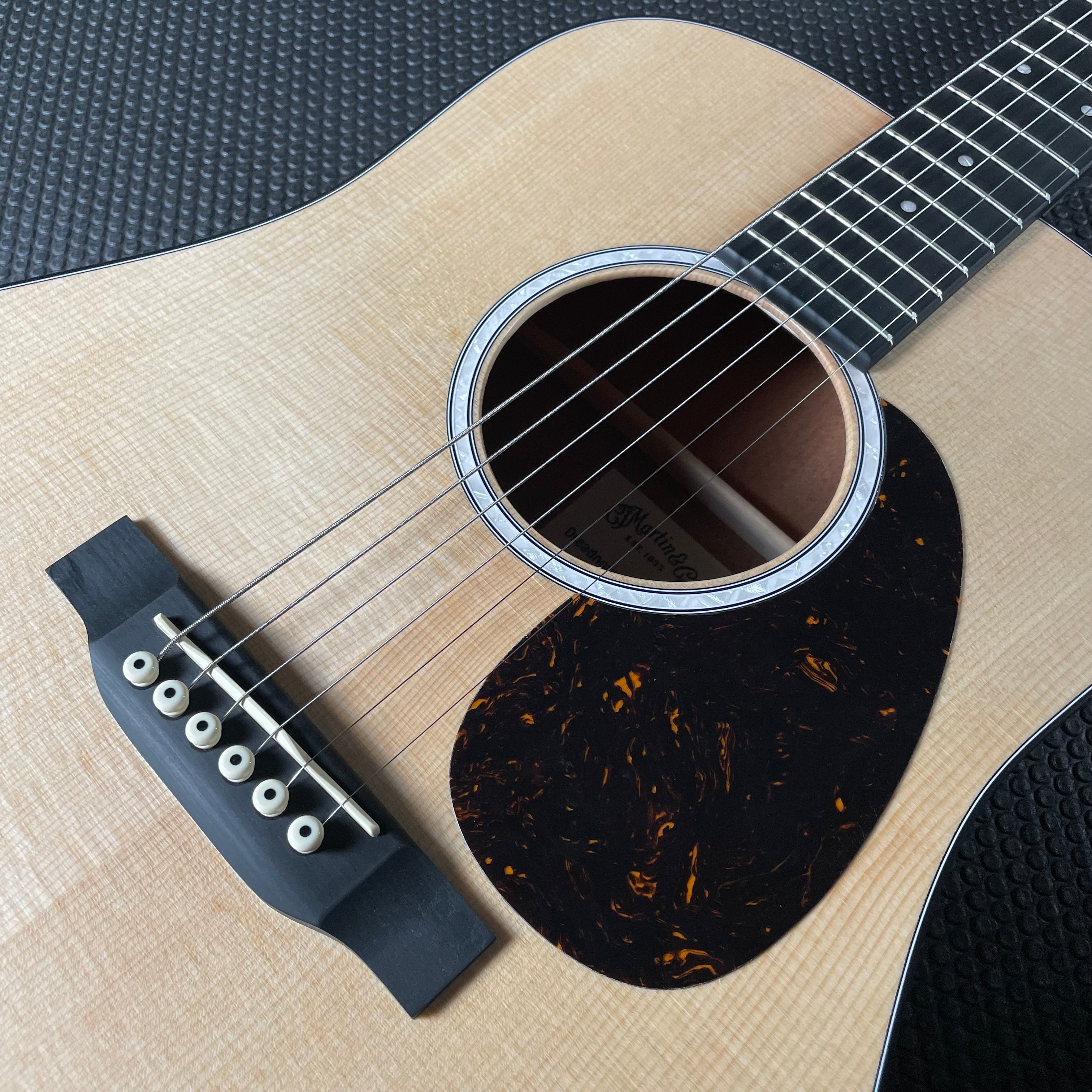 Martin DJr-10 Dreadnought Junior w/Bag - Natural - Metronome Music Inc.