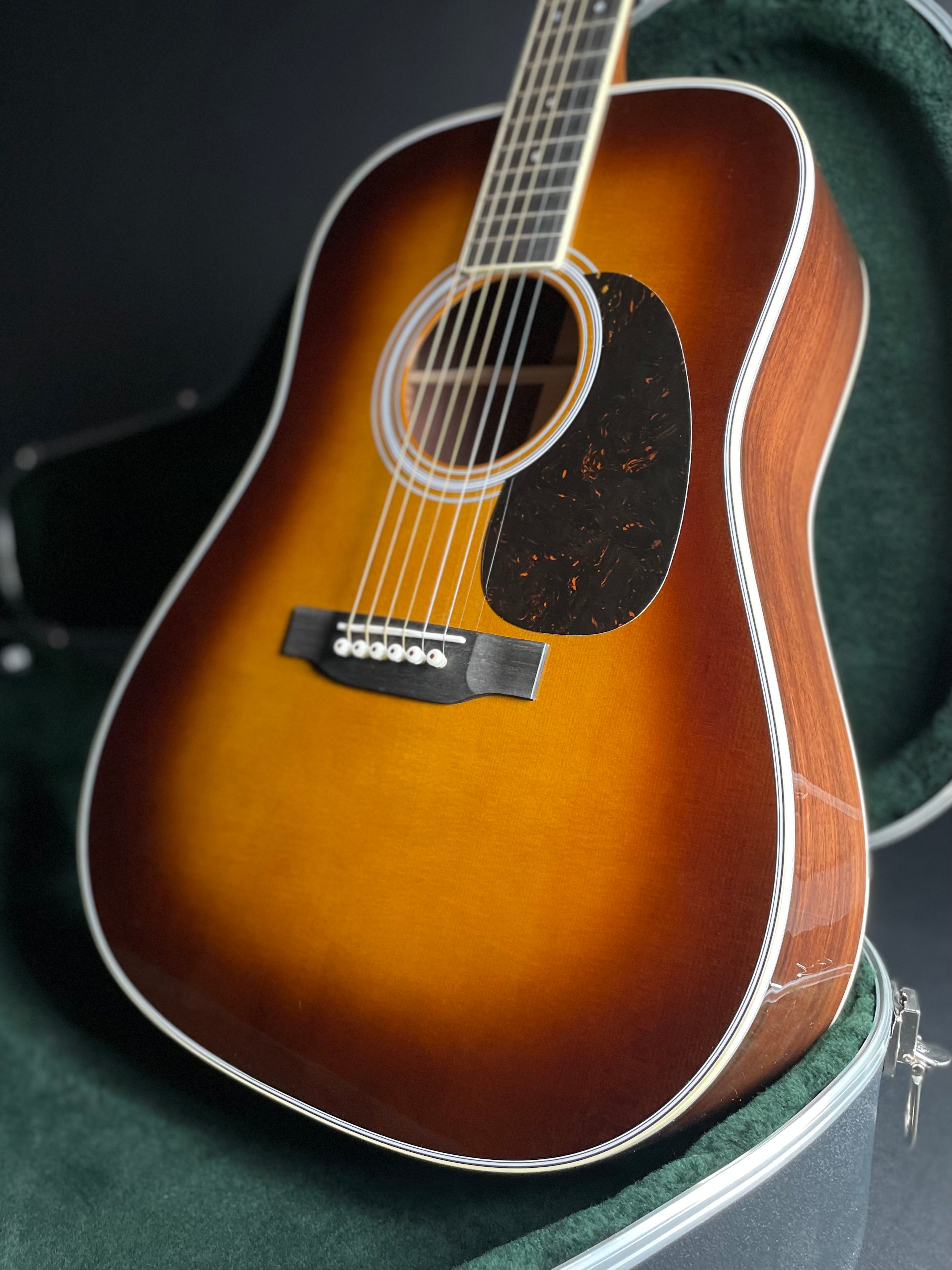 Martin D-35 Standard w/Hardshell Case - 1933 Ambertone (2025) - Metronome Music Inc.