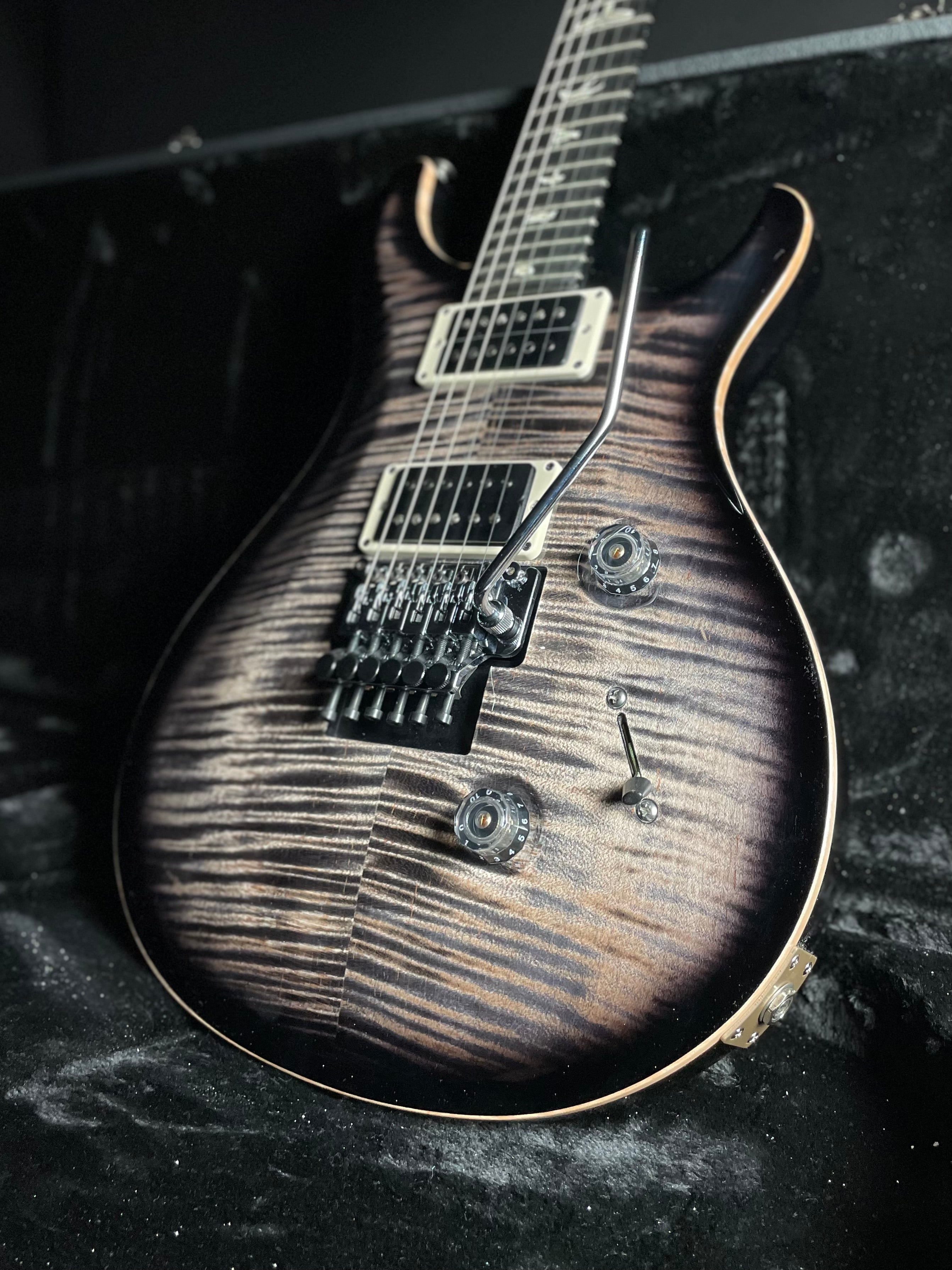 PRS Core Custom 24 Floyd, 10-Top - Charcoal Burst - Metronome Music Inc.