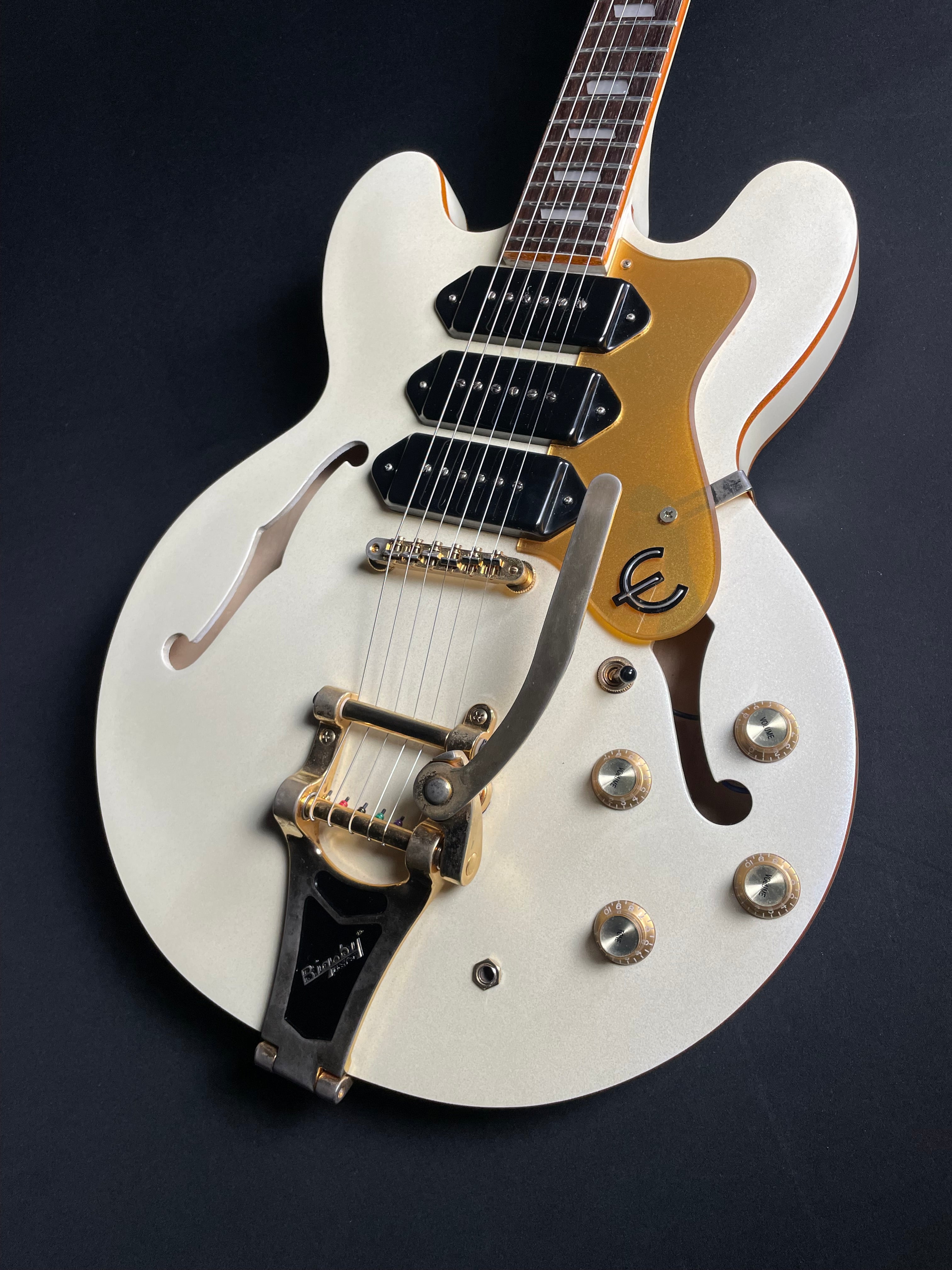 Epiphone Riviera Custom P93 Royale Limited - Pearl White Metalic (2011) - Metronome Music Inc.