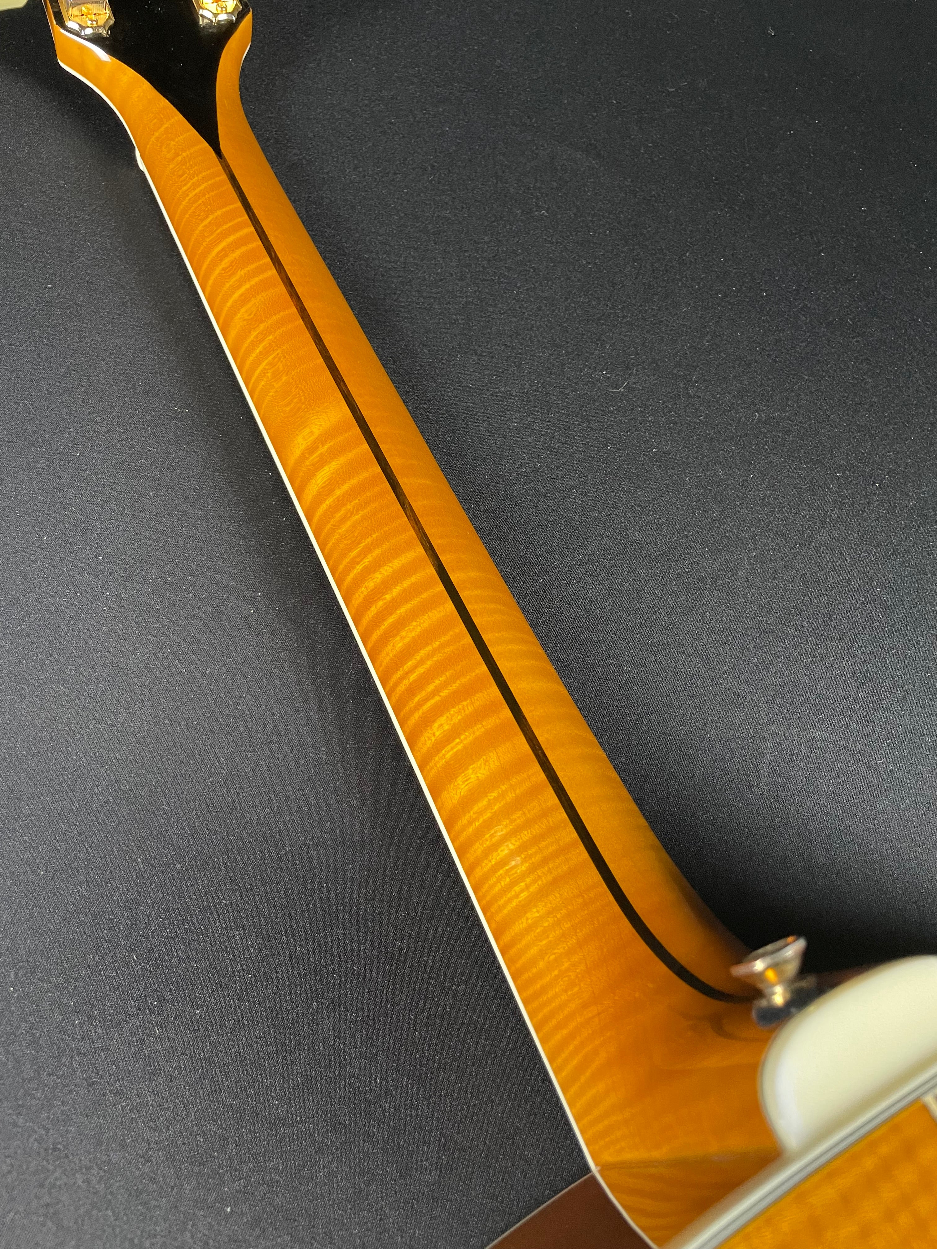 Blueridge BG-2500 Historic Series Super Jumbo Acoustic Guitar (2016) - Metronome Music Inc.