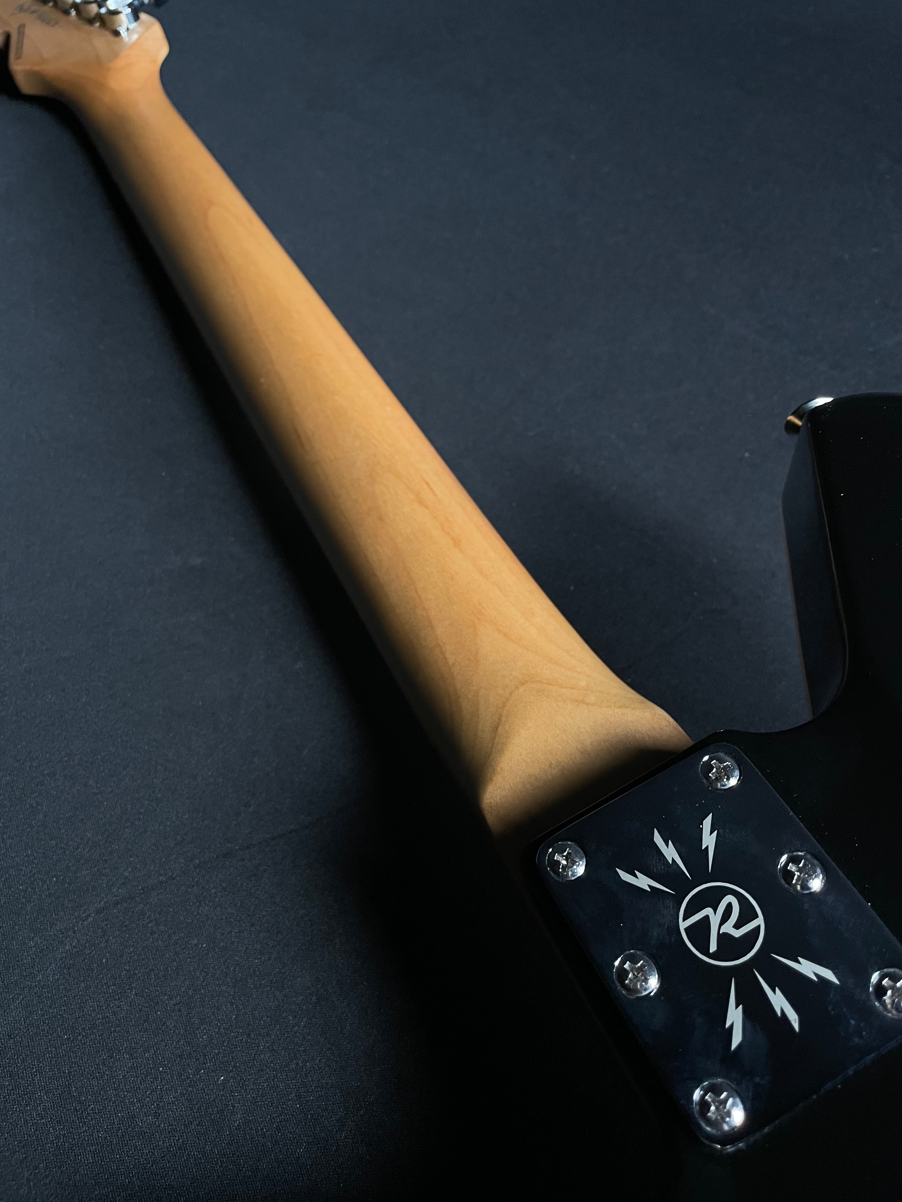 Reverend Descent W Baritone - Midnight Black - Metronome Music Inc.