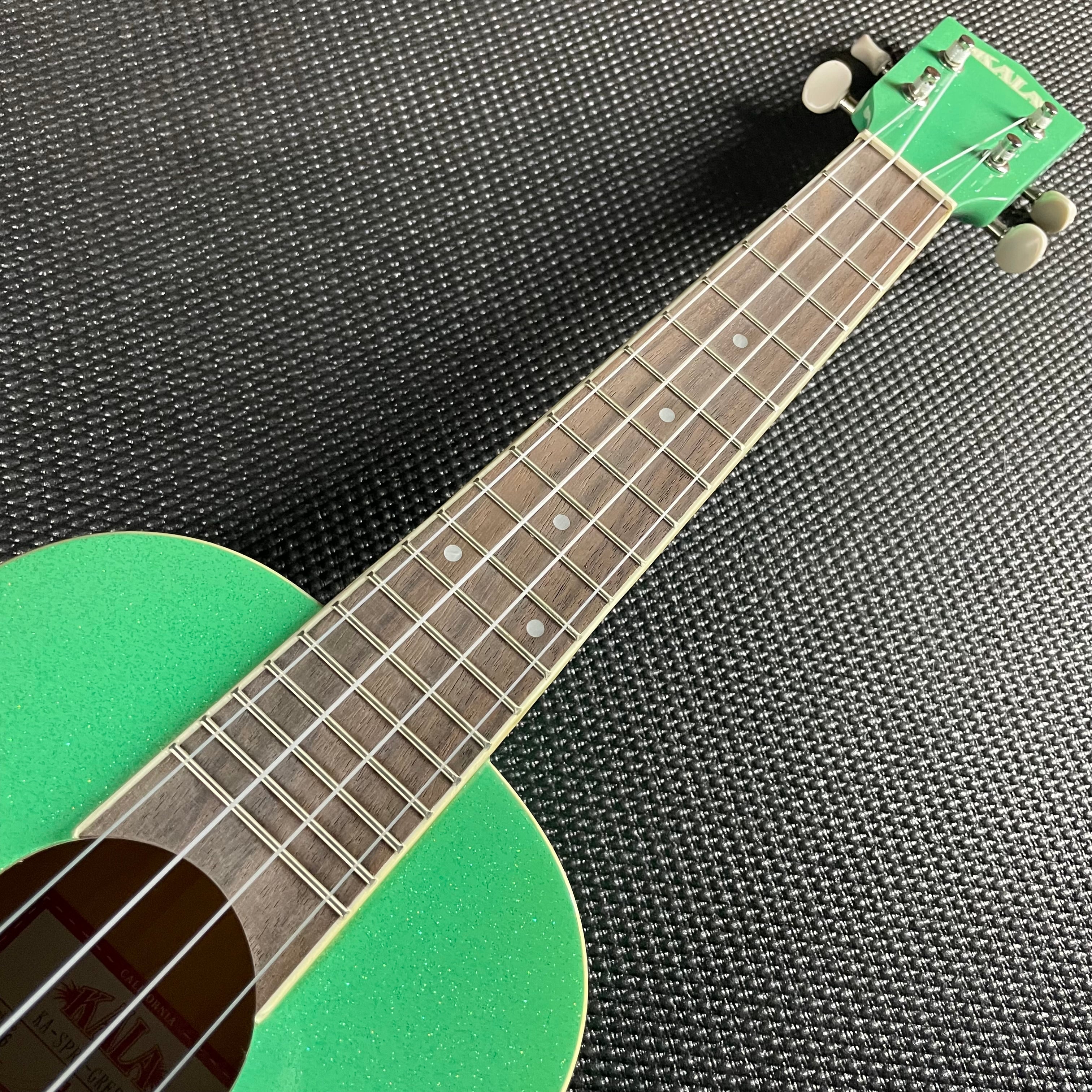 Kala Gatsby Green Sparkle Concert Ukulele - Metronome Music Inc.