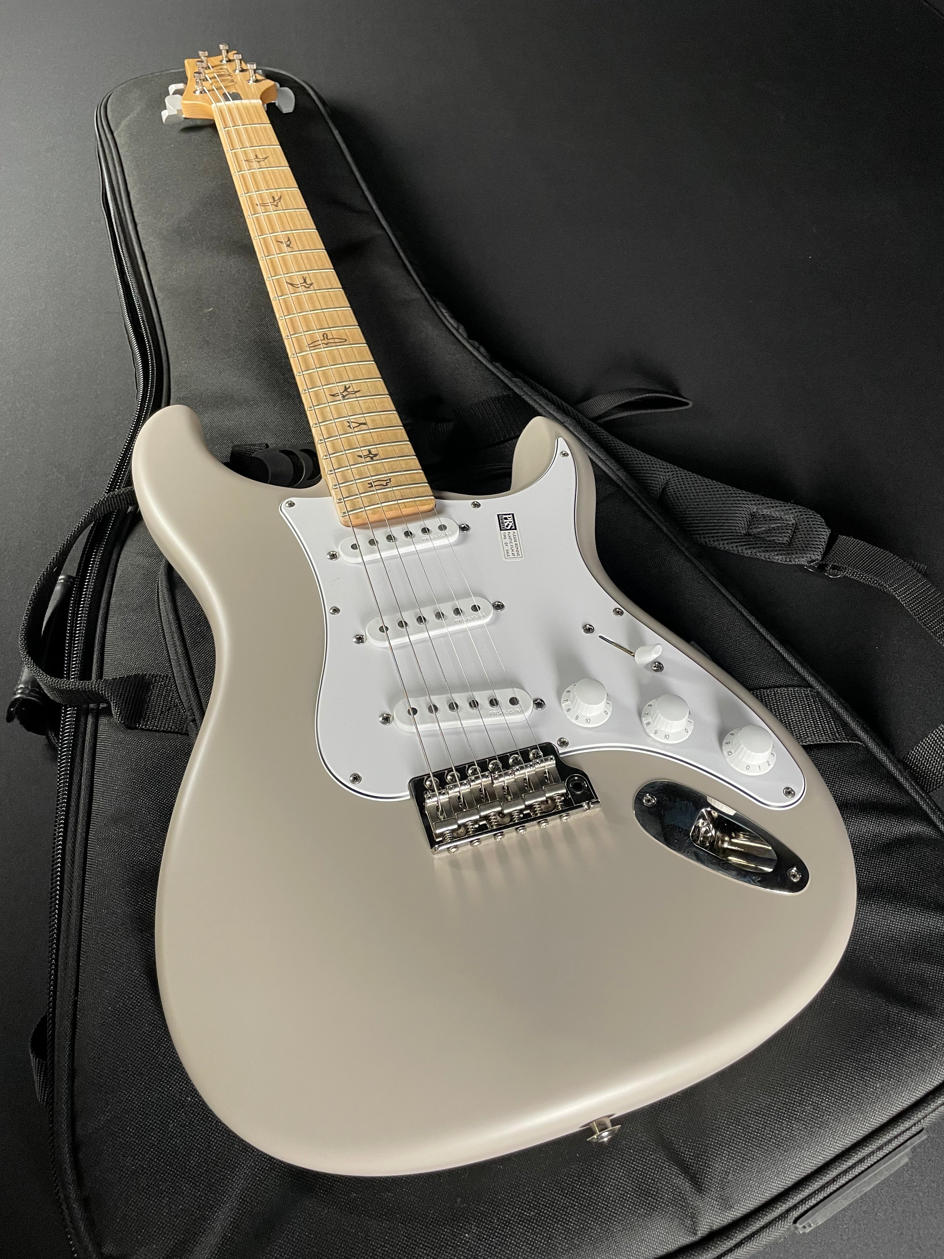 PRS Silver Sky Maple w/Gig Bag - Moc Sand - Metronome Music Inc.