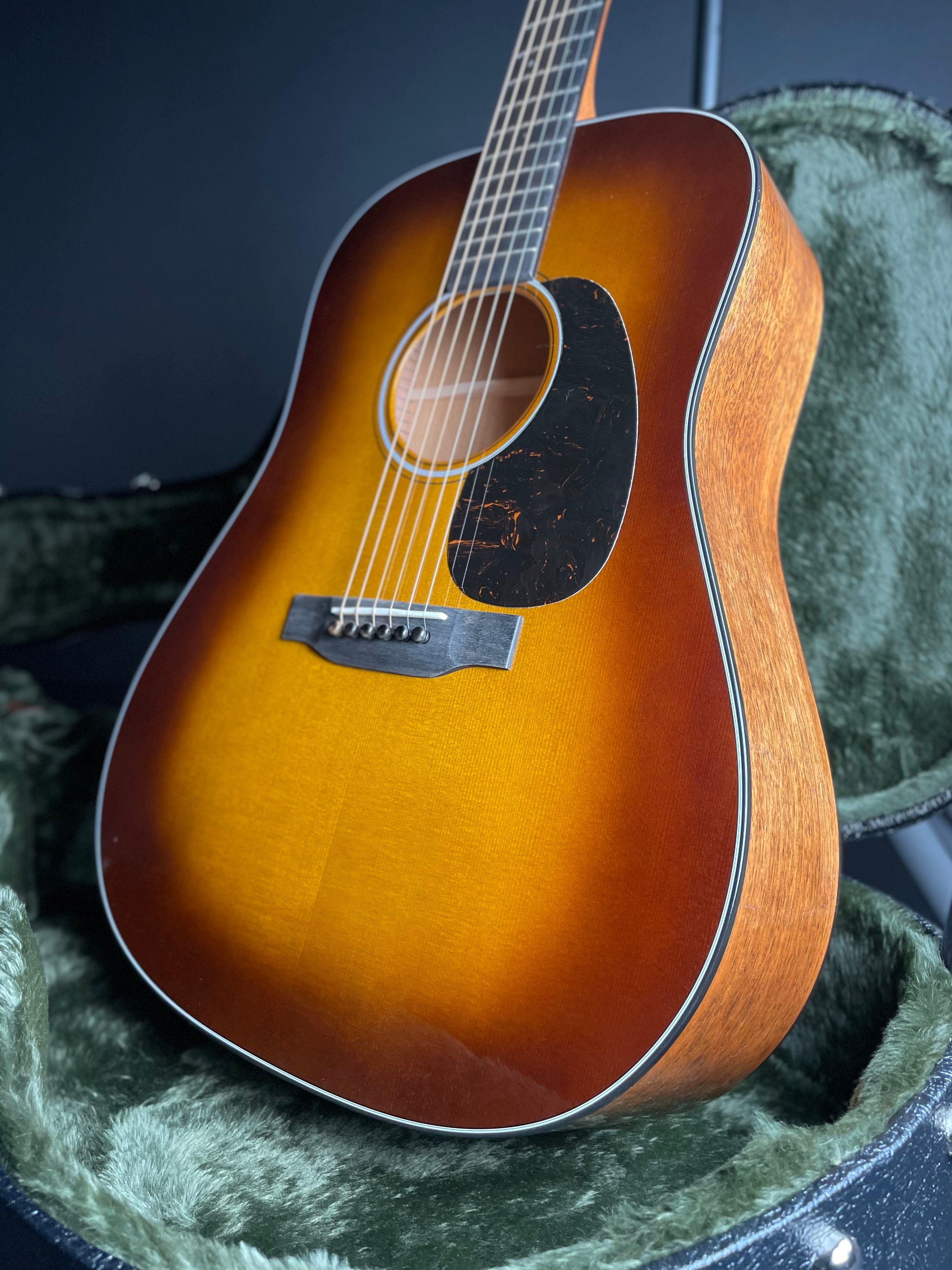 Martin D-18 Standard w/Hardshell Case - 1933 Ambertone (2025) - Metronome Music Inc.