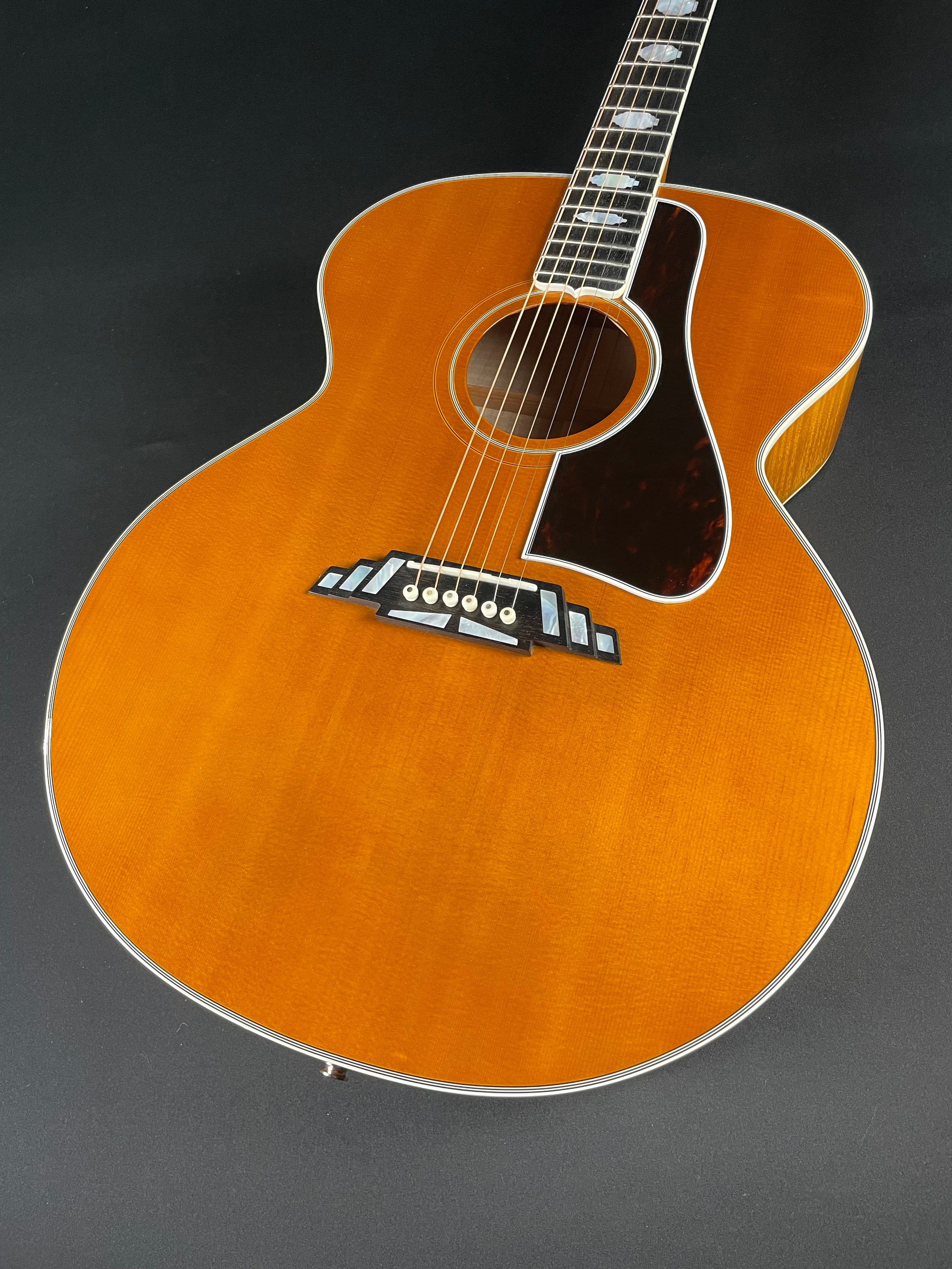 Blueridge BG-2500 Historic Series Super Jumbo Acoustic Guitar (2016) - Metronome Music Inc.